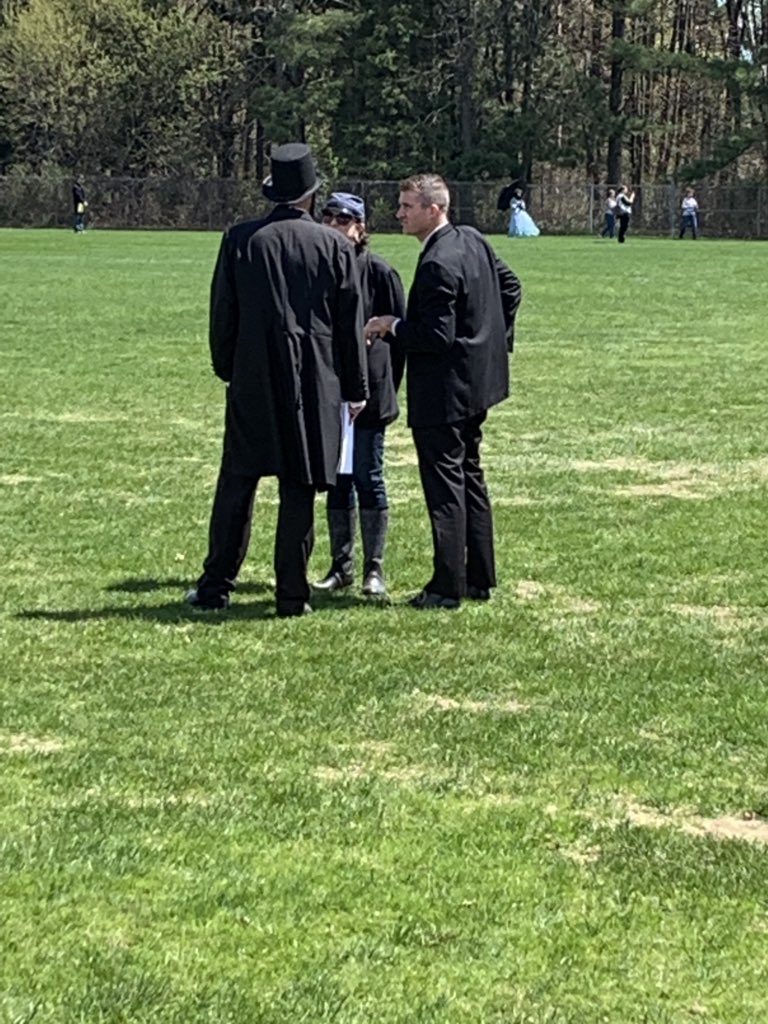 HanSoehlsen's tweet photo. Love our supportive administrators! Getting some advice from Honest Abe Lincoln himself! #EverestPride #growthmindset #HanSoehlsen @RealCaseyNye @LechnerMj @DCE_JH https://t.co/2sHEJn3Y9w