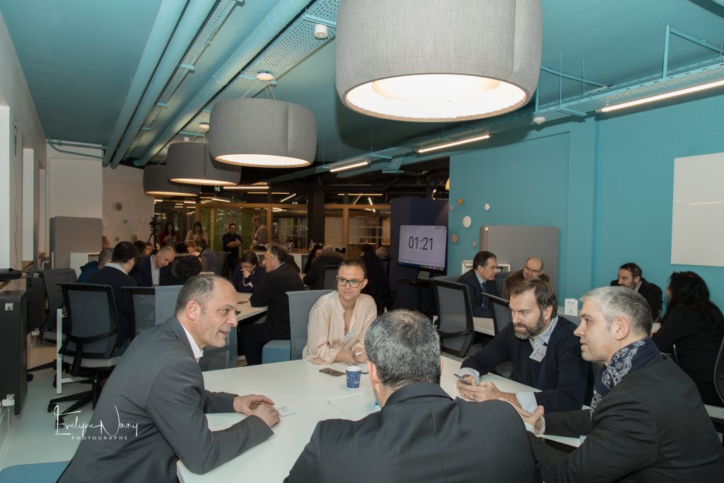 lysen_paris's tweet photo. L’esprit startup investit les bureaux.

Style soigné, ambiance cosy et zones de partage conviviales : les nouveaux espaces de coworking ne sont plus des plateaux de bureaux. Exemple avec un projet imaginé par Icade.
#smartbuilding 

https://t.co/otEyLor2l2 https://t.co/szTirhx6NV