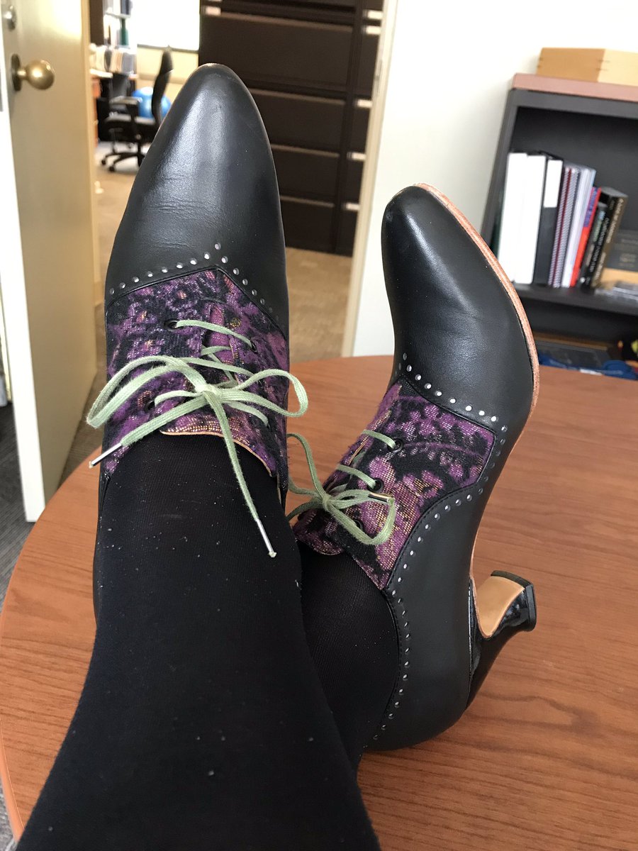 KLoQueens's tweet photo. Well of course I’m sporting my fabulous @Fluevog on #FluevogDay !! #OrAnyDayReally #NoReasonRequired https://t.co/5iEndETwfh