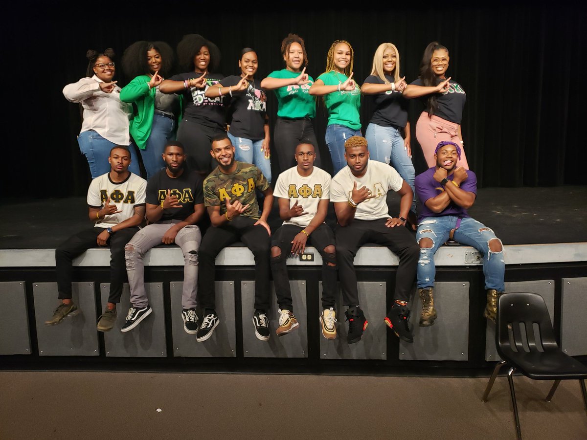 Briankwilson22's tweet image. @Swoop_Swoop @drgoffney  @AldineISD @ThetaMuAlphas Appreciate 1906,1908, and 1911 for coming out and talking with the Seniors at Eisenhower about college and setting goals for life.    #GotoHighSchoolGotoCollege