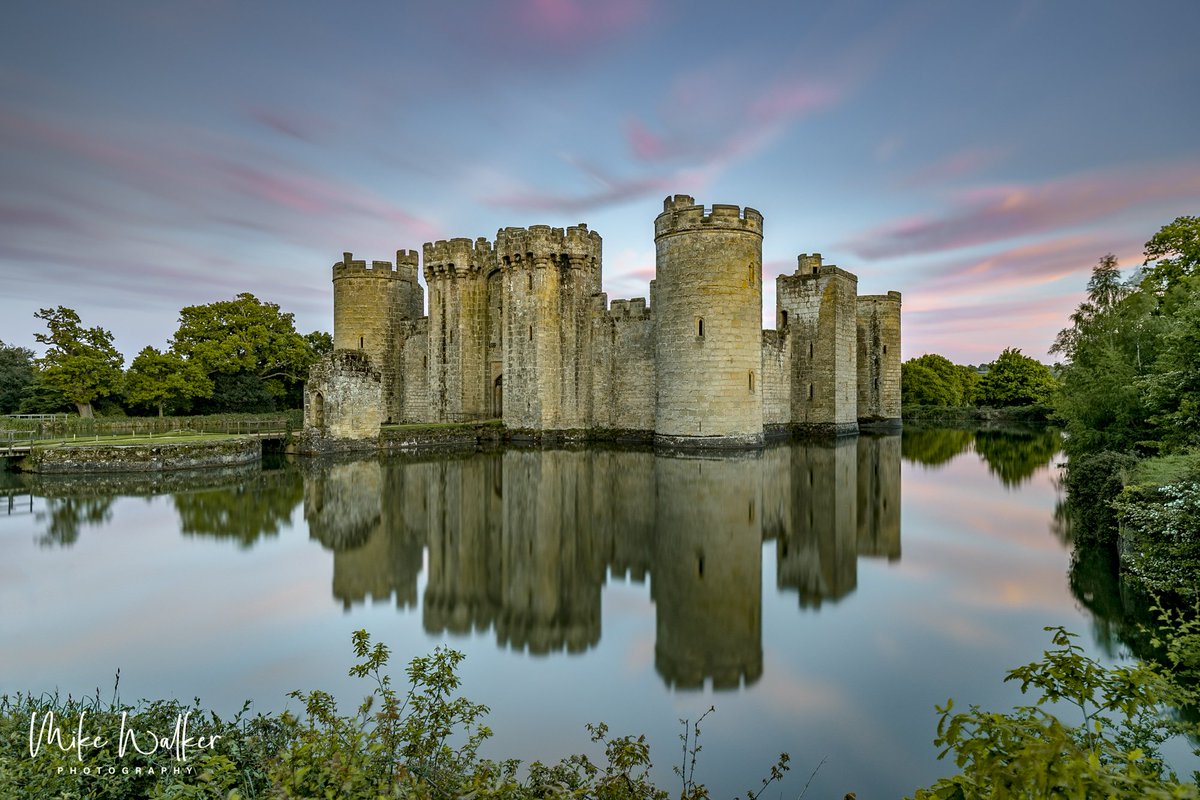 The sunset sky over Bodiam Castle in East Sussex, looking away from the direction that the sun was setting. <a href="/BodiamCastleNT/">Bodiam Castle NT</a> <a href="/VisitSussex/">VisitSussex</a> <a href="/wearecastlesUK/">CastlesUK</a> <a href="/bbcsoutheast/">BBC South East</a>