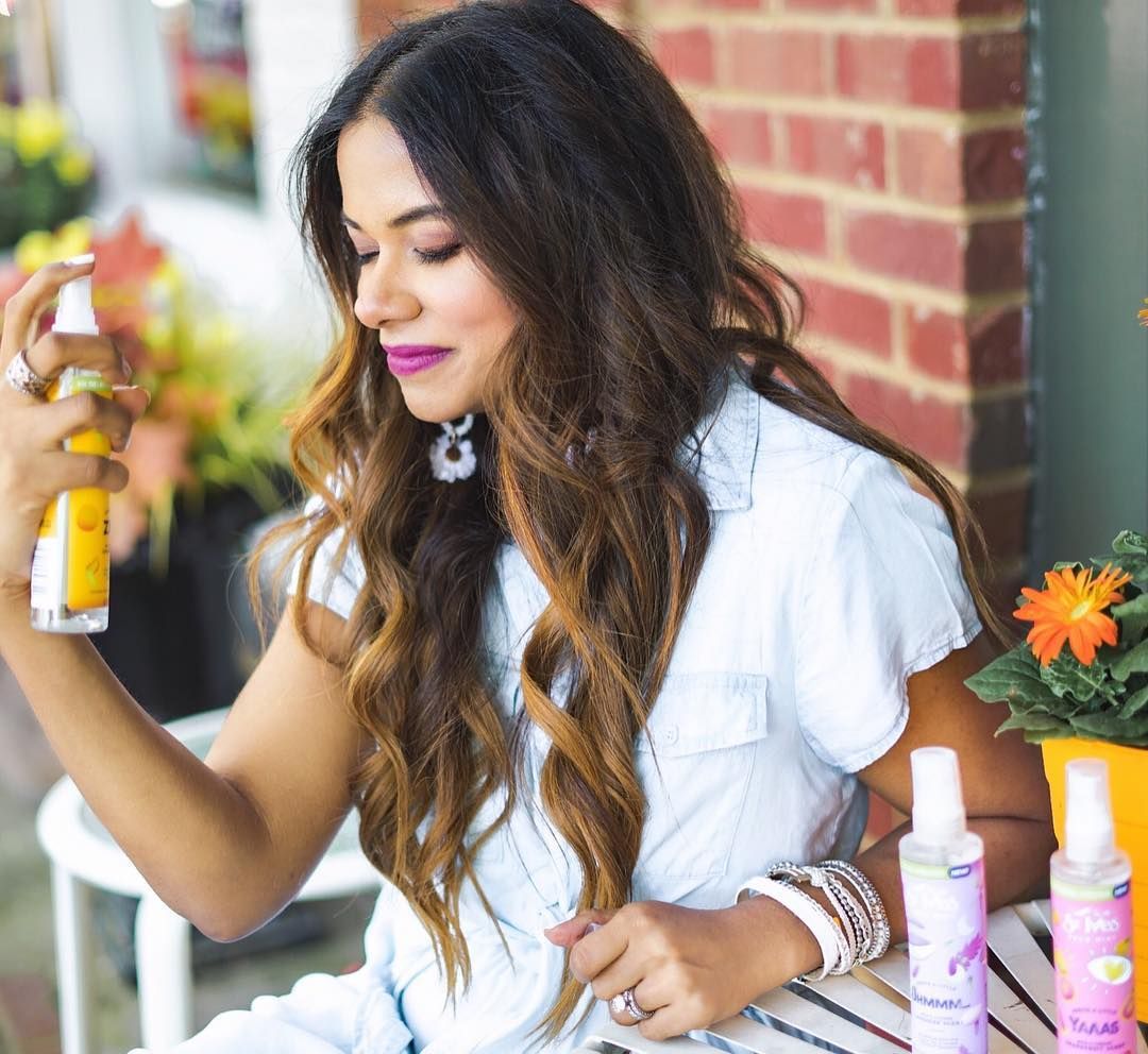 All we need is a 'lil ZING to get fresh skin like Anila Sajja using her gifted <a href="/StIvesSkin/">St. Ives</a> Mood Enhancing Face Mist! It easliy hydrates and cools off the skin to get glowing instantly! bit.ly/2vjdXiF #stives #turnuptheglow