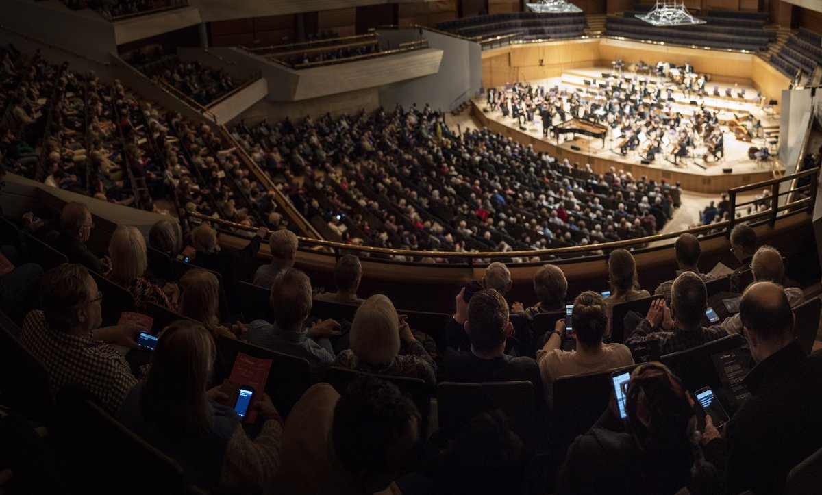 BBCNorthPR's tweet photo. 📲📲What?! Keeping mobile phones on in a classical concert?  📲📲

@BBCPhilharmonic invited audiences to use their mobile phones in their @BBCRadio3 concert.  

It's part of their new interactive programme notes.

Watch @BBCNWT at 6.30pm today to see what happened 

#NotesLaunch https://t.co/GH0XU3Sxv1