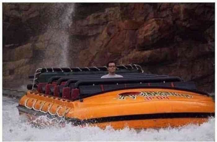 tatertot_salad's tweet image. The splashes was not from the water moving, it was the people jumping in. 
#ipoopedmypants #YOLO