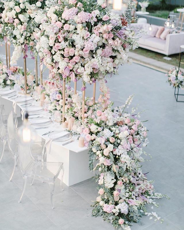 Flowers everywhere. Loving this design! #Munaluchi #munaluchibride 
__
#Repost @renschemari
・・・
Counting down the days to the @renschemari_workshop with <a href="/zkflowerschool/">ZK Flower Shool</a>, @zavionkotzeeventscompany and <a href="/inimitable_wv/">Inimitable</a>! .
Still a couple of seats availabl… bit.ly/2Vsal8G