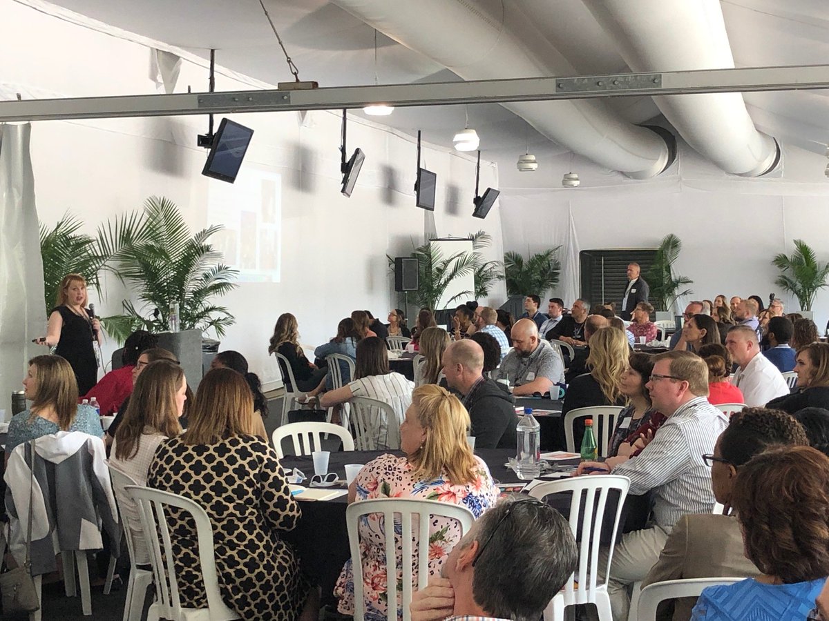 TAforhumanbeing's tweet photo. Now I can add to my life experiences that a car caught on fire while I was speaking at the #IMS during @jobvite's RNR. When I come to speak about #storytelling in #recruitment @premisehealth I bring the 🔥!😂😉 Thanks for a great day @Jobvite @gocanvasHQ @talemetry @RolePoint! https://t.co/vj8kI0g43g