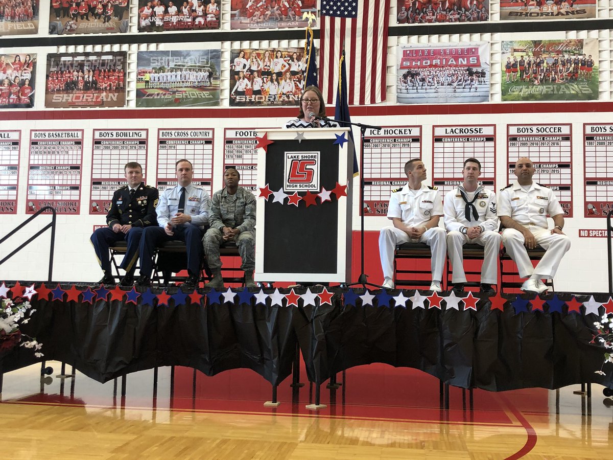 myLSPS's tweet photo. At the United States Military Enlistment Ceremony held on May 15th, 12 @LSHSShorian students were recognized for the courage to stand up and say “I will serve”. #myLSPS https://t.co/dfaAsuUIEG