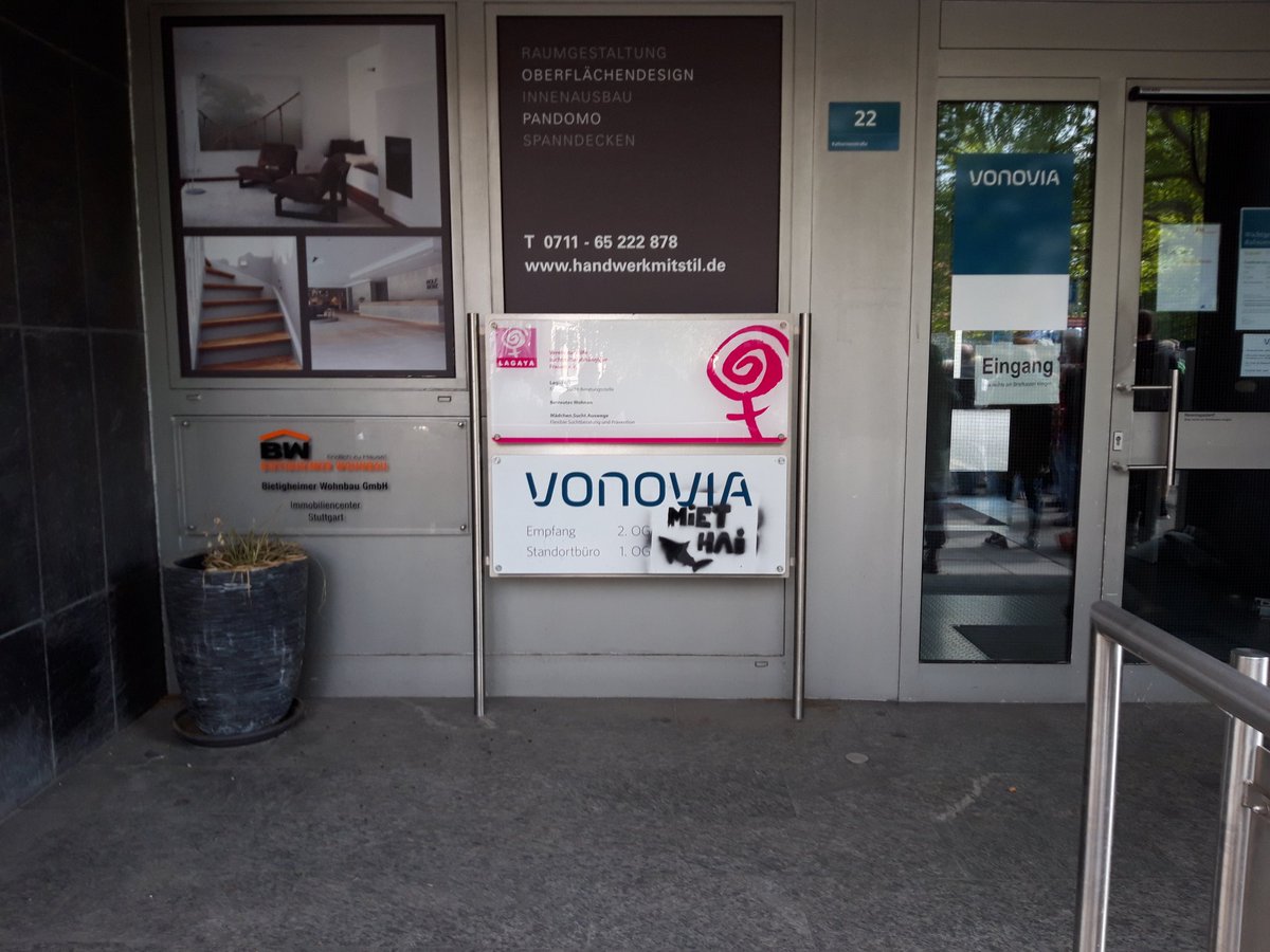 radikalmutig's tweet photo. #Miethaie zwangs- und entschädigungslos enteignen. Demo in #Stuttgart gegen #vonovia und andere Immobilienspekulanten! Danke an alle die dabei waren uns unterstützt haben! #leerstandbeleben #druckimkessel https://t.co/2JVraQuoZ0