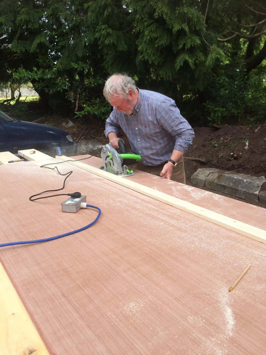 MensMidleton's tweet photo. Another power of work done at our #TemporaryWorkspace in #Carrig today
#Painting #Prepping and even hanging a bird feeder!
#Midleton #MensShed #EnvironmentallyFriendly https://t.co/ydRUZCFqJu