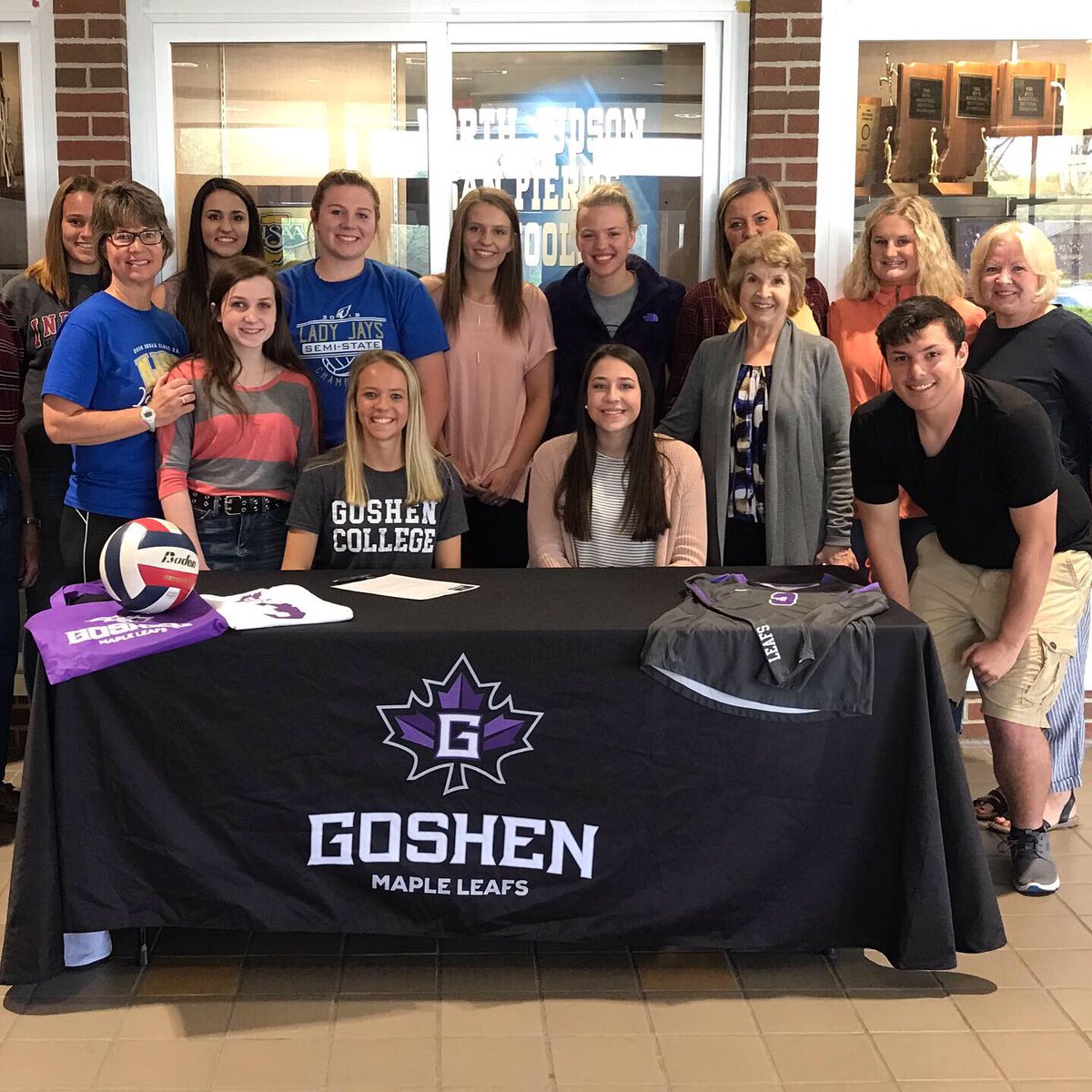 GCMapleLeafs_WV's tweet photo. 🚨 NEW MAPLE LEAF ALERT 🚨
Welcome Courtney Trusty to the family! We are thrilled to have this fierce competitor and state champ apart of our sisterhood.
📍 North Judson 
🏐 DS/L 
📚 sports management https://t.co/WxnxU8QjFk
