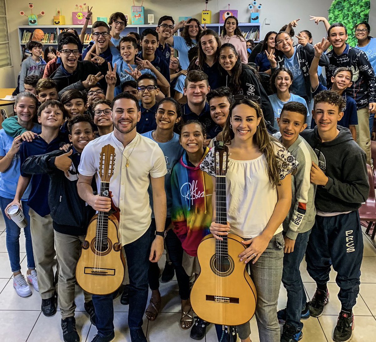 luissanzmusic's tweet photo. “Porque educar a un niño es como educar a un pueblo” - Maso Rivera 📚🎶
“Because educating a child is like educating the people” - Maso Rivera #puertorico #workshop #tradition #young #music #cuatrista #guitarrista https://t.co/9cMhKFHobw