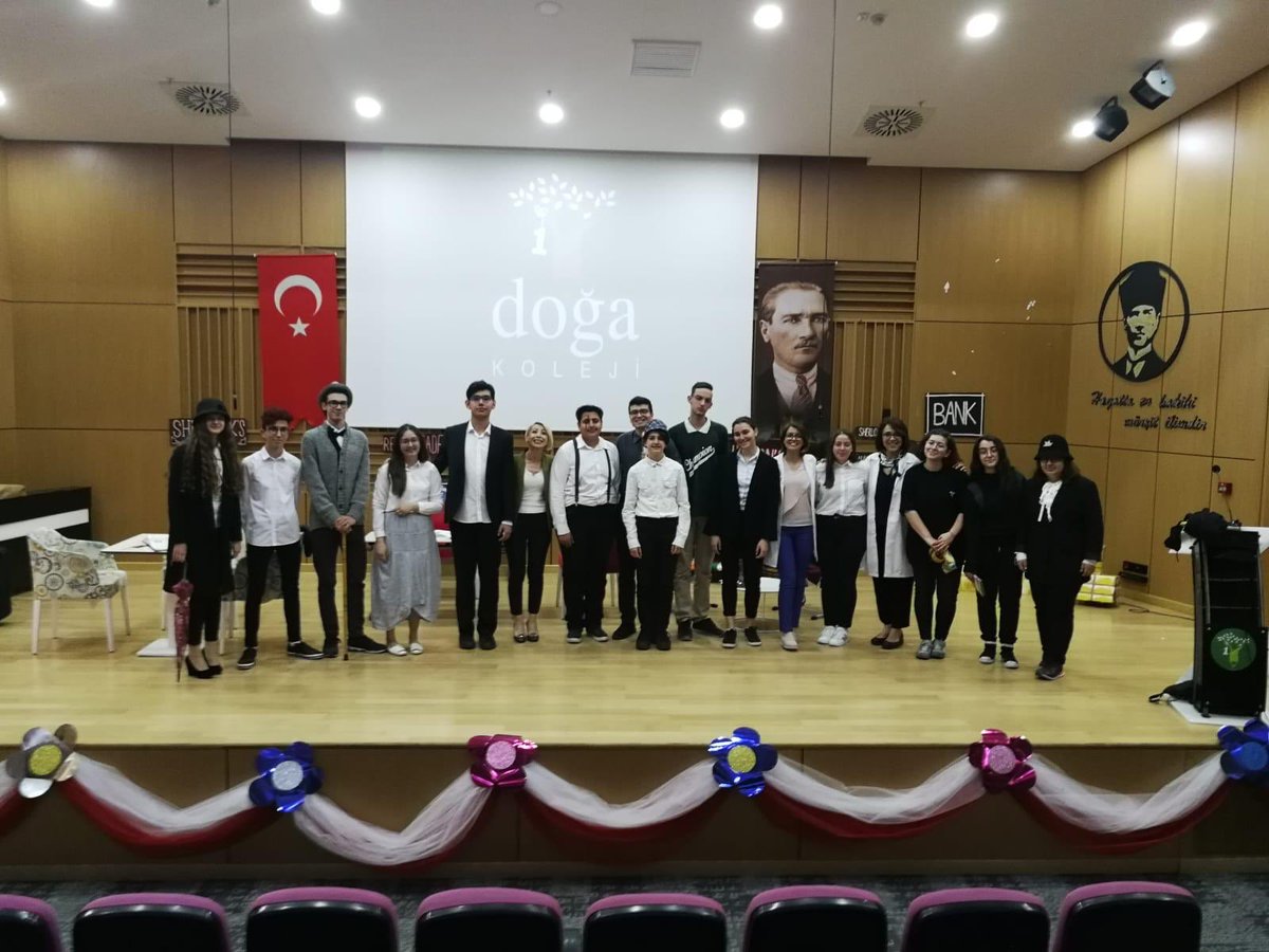 İngilizce Zümresinin Drama Day etkinliği kapsamında gerçekleştirdiği Arthur Conan Doylenin klasiği olan “Sherlock Holmes: The Red Headed League” adlı oyunu sahnelendiren öğrencilerimizi tebrik ederiz 👏👏
<a href="/KvancBarlas/">Kıvanç Barlas 🇹🇷</a> <a href="/SelinGundogu/">Sultan Selin Gündoğu</a> <a href="/Glrbci/">Gül Arabaci</a>