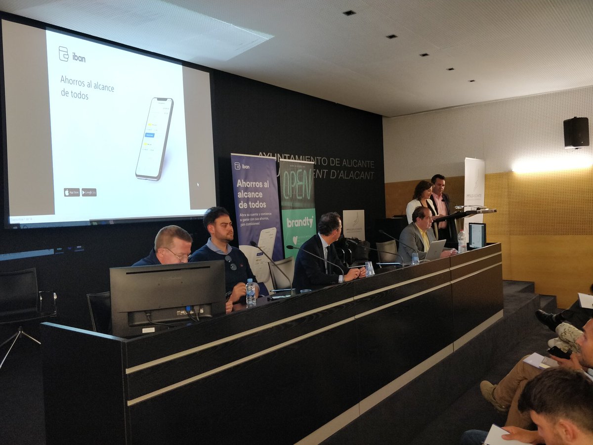 jjcava's tweet photo. Planazo 🔝 para esta tarde: escuchar a estos 3 pesos pesados ⁦@marcapersonal⁩ ⁦@juancarcubeiro⁩ y ⁦@NicoNCB⁩ 😍 en #MONETIZATEAlicante https://t.co/MoKrIk19rL