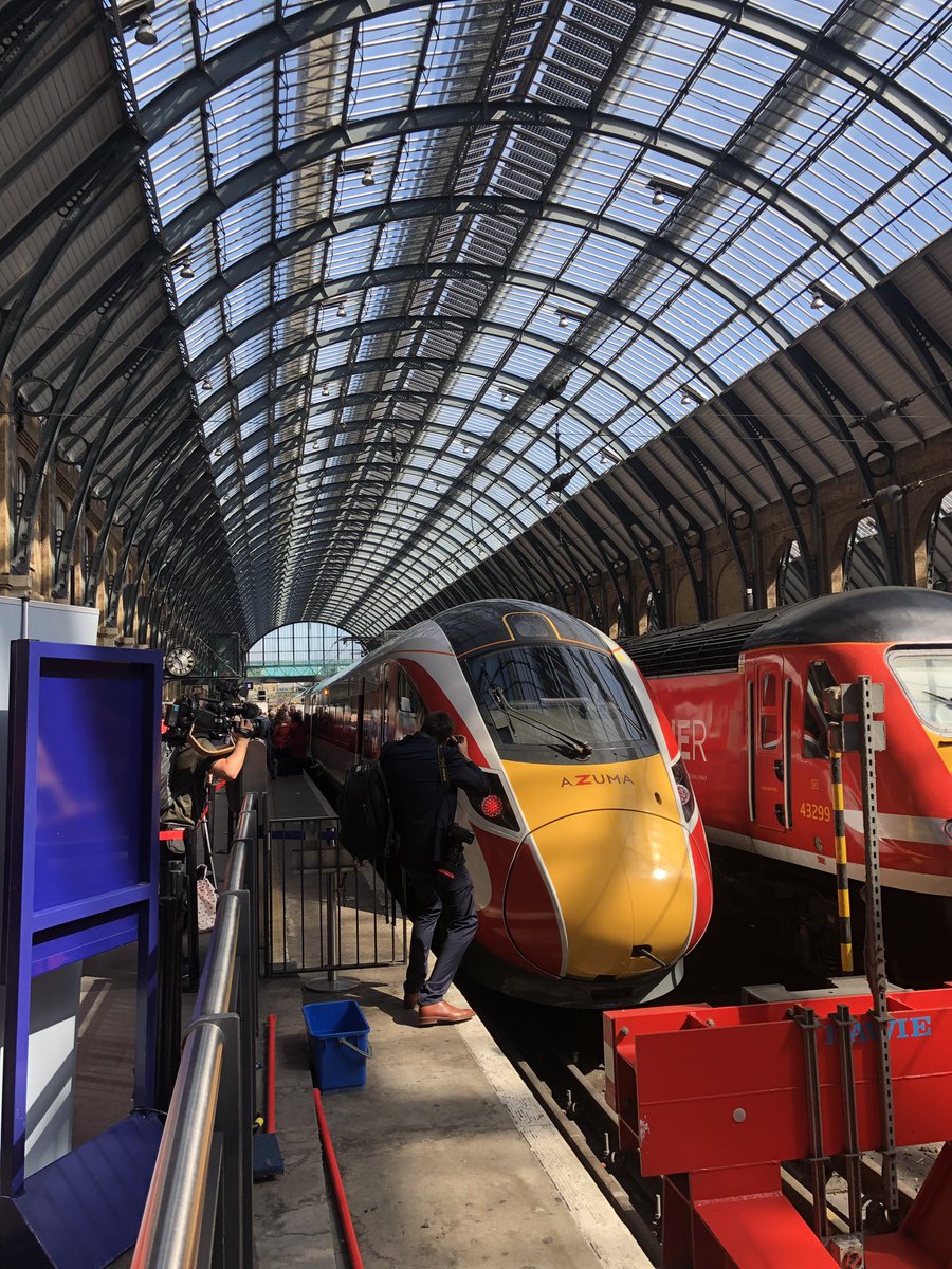 Ian_D_Field's tweet photo. Working over last two days @KingsXStation and Leeds with the @LNER team to launch the new  #Azuma train - looking good!! https://t.co/6cqMB64RSF