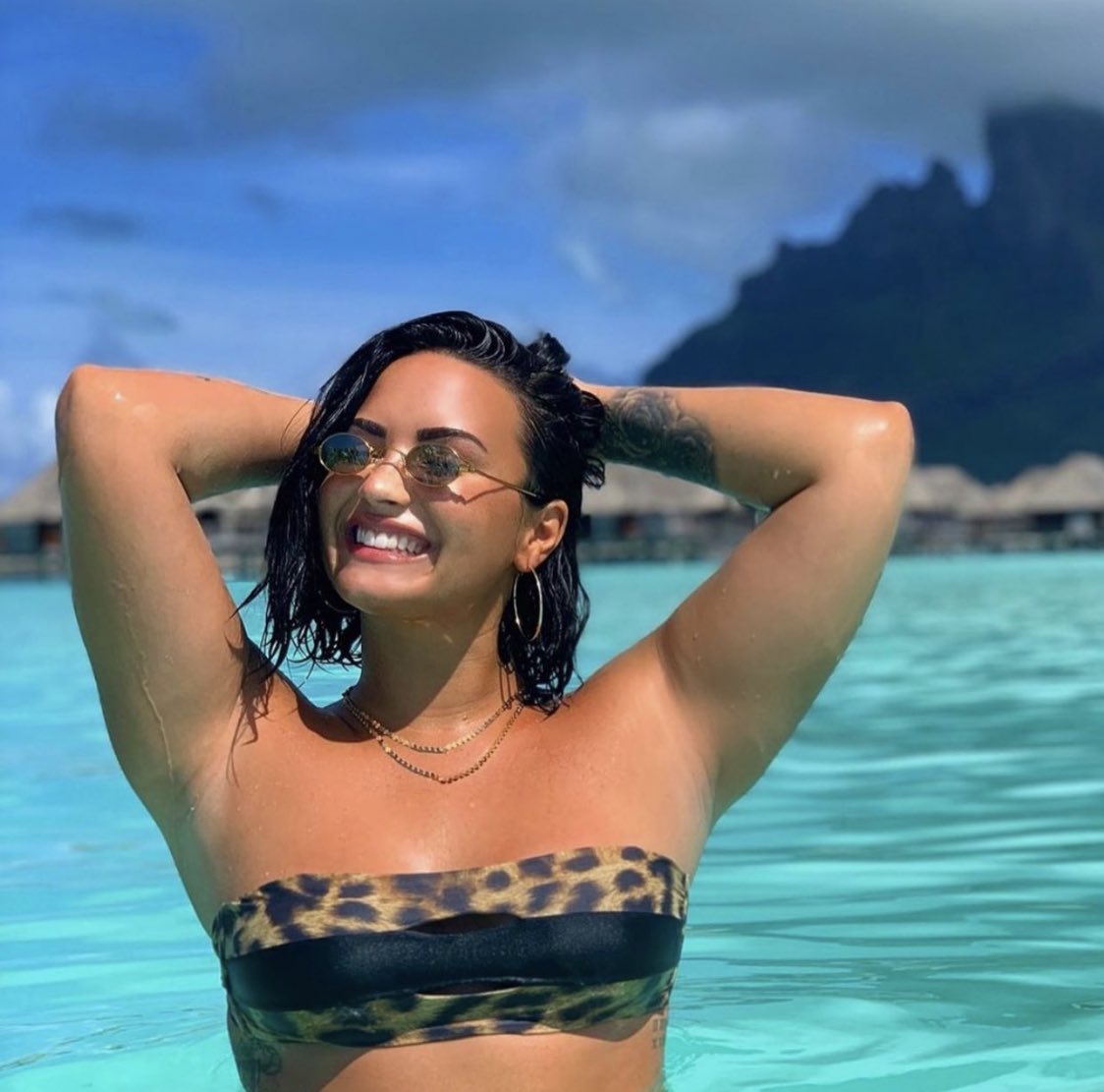 pizzasexts's tweet photo. I want to stuff my face in her armpits π€€π€§π€§ just one time. Shit look soft as hell π«π« #ddlovato #demilovato #baby #wifey #iMetHer https://t.co/xkjJUbHckY