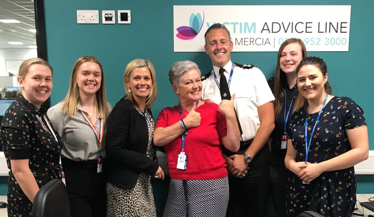 When a Chief Superintendent @CSuptHarding pops in see what he can do to support victims of crime.  First thing on the agenda is ‘let’s have a selfie’ #VALsupportingvictimsinwestmercia.