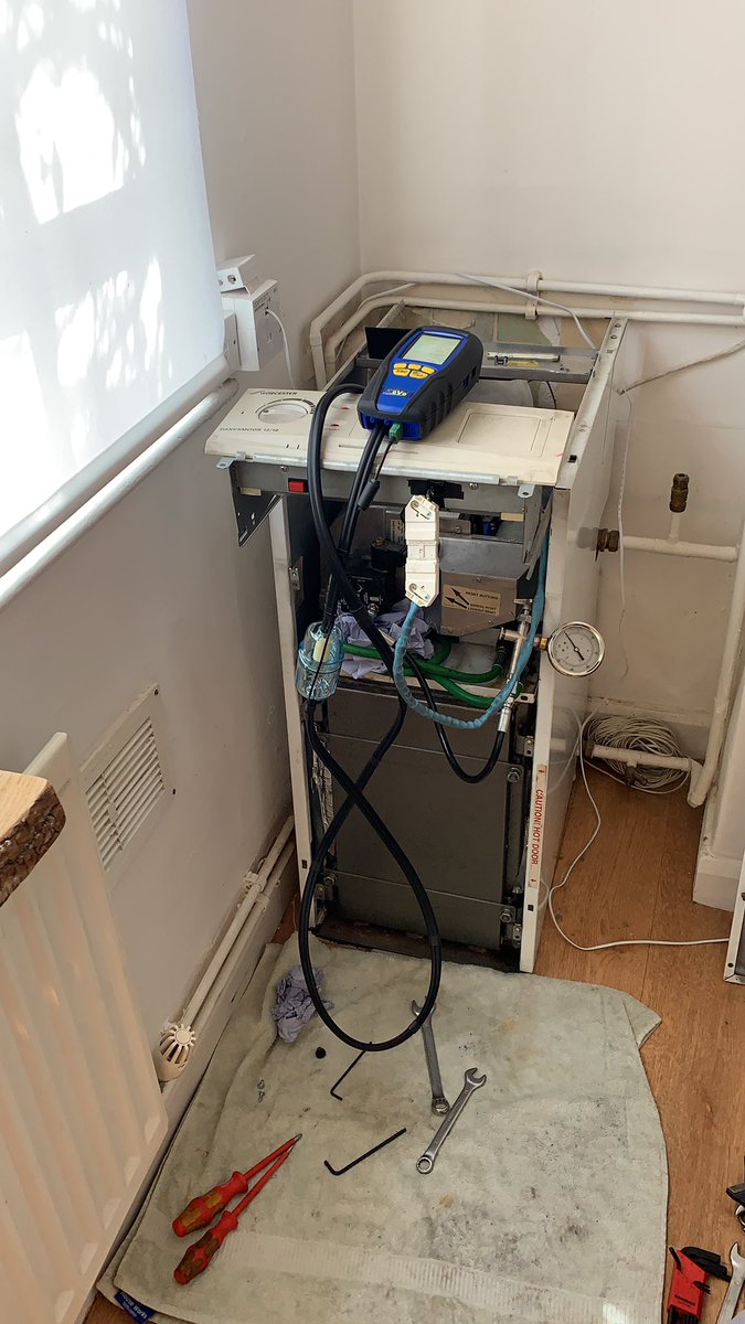 Adrianapsltd's tweet photo. Waiting for the system to cool for trimming #summertimeproblems #TeamAPS @71karl https://t.co/mcRS5F4XGp