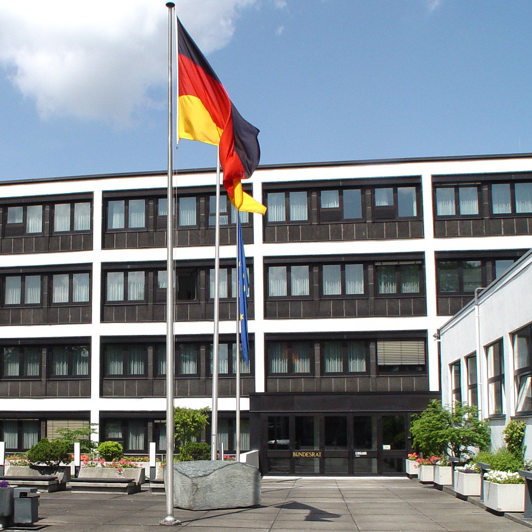 Bundesrat On Twitter Unser Tipp Furs Wochenende In Bonn Fuhrung Durch Die Ausstellung Vom Haus Der Geschichte Unser Grundgesetz Im Ehemaligen Bundesratsgebaude Sa 15h So 13h Eintritt Frei Mehr