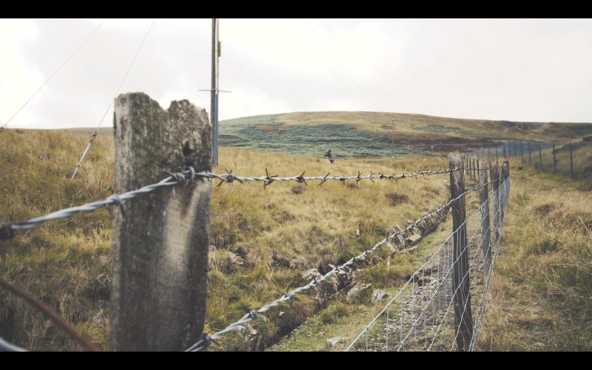 _GLOWR's tweet image. Spot the dancer 🔥 #glowr