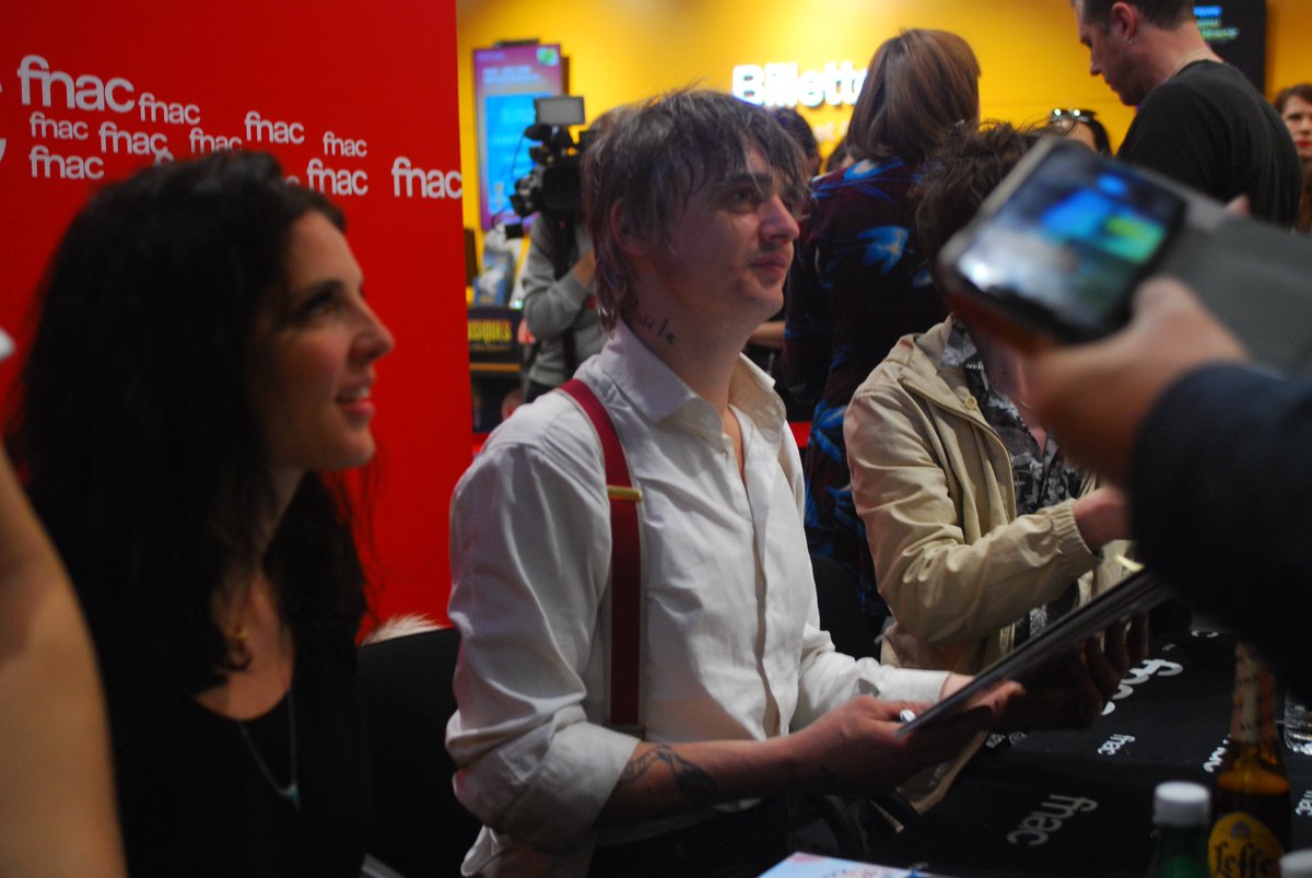 dracmouth's tweet photo. @petedoherty et Katia De Vidas aujourd'hui en dédicace à la @Fnac

#peterdoherty #peterdohertyandtheputamadres #thelibertines #KatiaDeVidas #rock
(more on instagram soon) https://t.co/LvZsIuLcGL