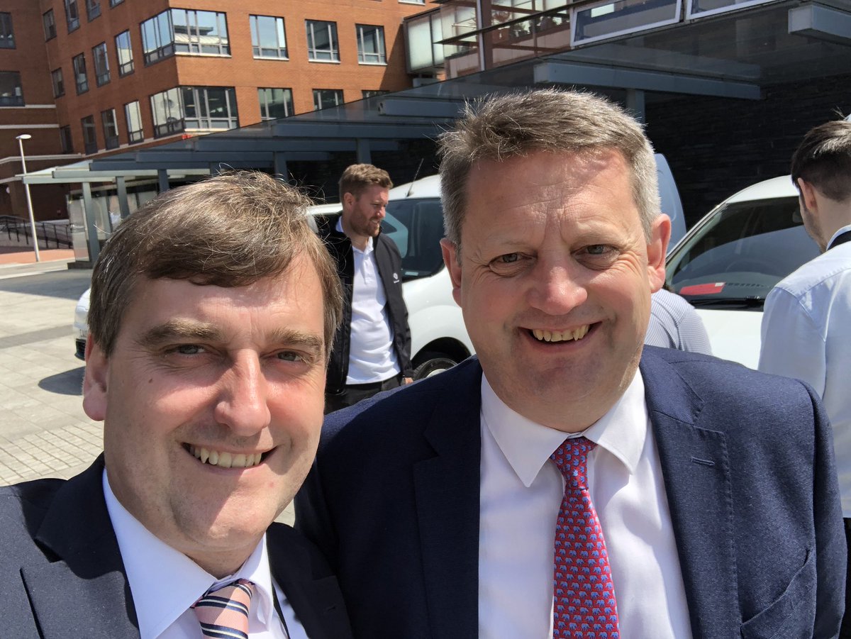 Checking out some fantastic #ElectricCars <a href="/AssemblyWales/">Assembly Wales</a> today. Thanks to reps of <a href="/BMW/">BMW</a> &amp; <a href="/MonMotorsAudi/">Mon Motors Audi</a> for looking after us <a href="/RhunapIorwerth/">Rhun ap Iorwerth</a> @AlunDaviesAM