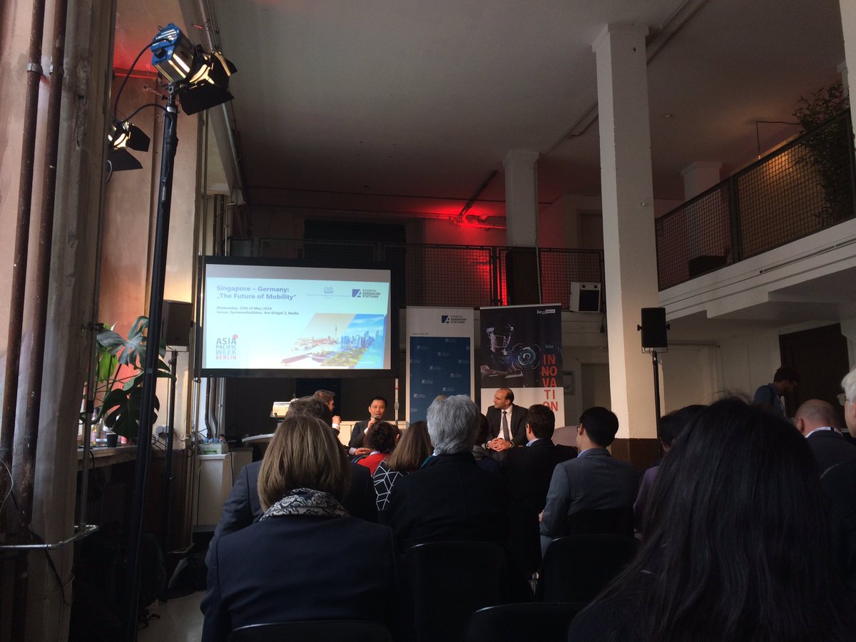 Uwe_Lutz_'s tweet photo. Grüße von der #AsiaPacificWeek ! #APW19 #AsiaPacificBerlin 

All about Mobility. https://t.co/gXVLBIXYpf