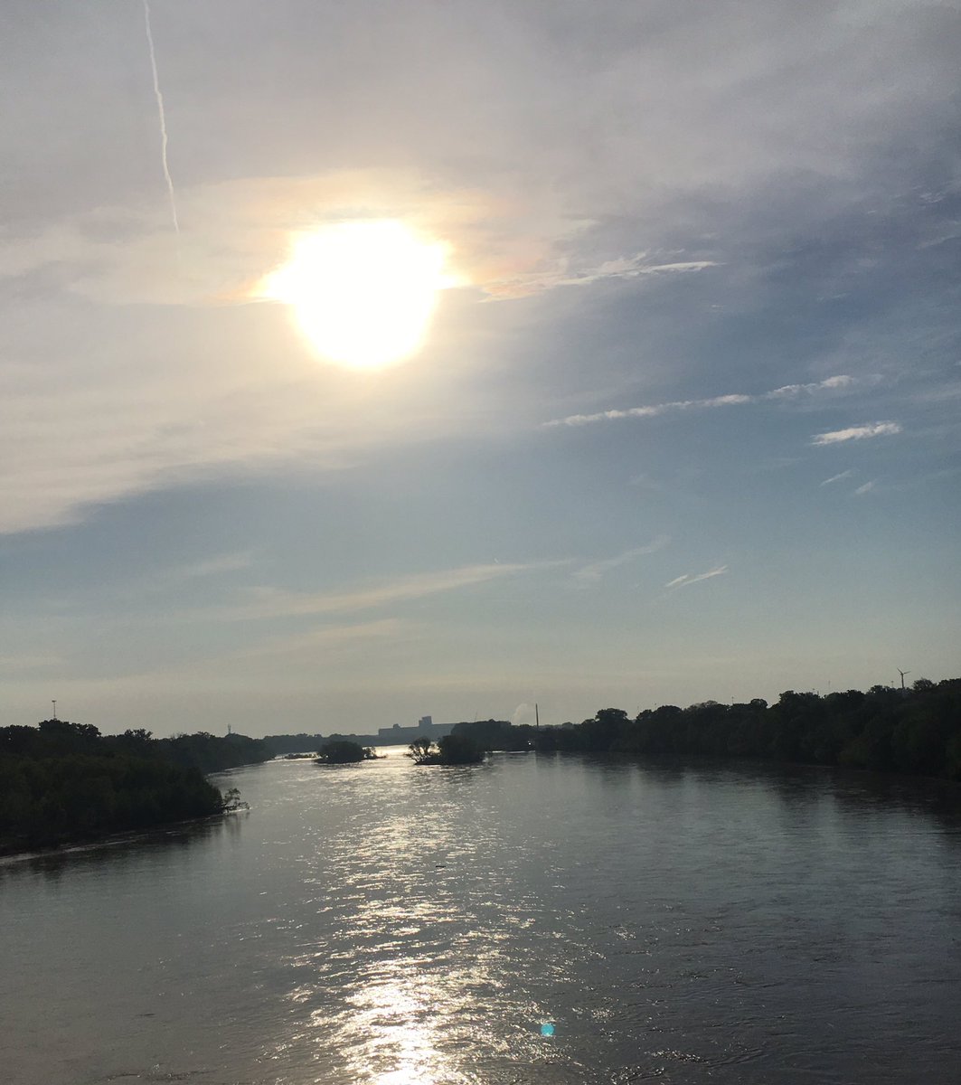 angelamccoyhorn's tweet photo. Top priority, family - reason I take writing breaks. Truck road trip with hubby, beauty like this inspires my writing...
#Writinginspiration #writinglife https://t.co/YK3gbj1G6j