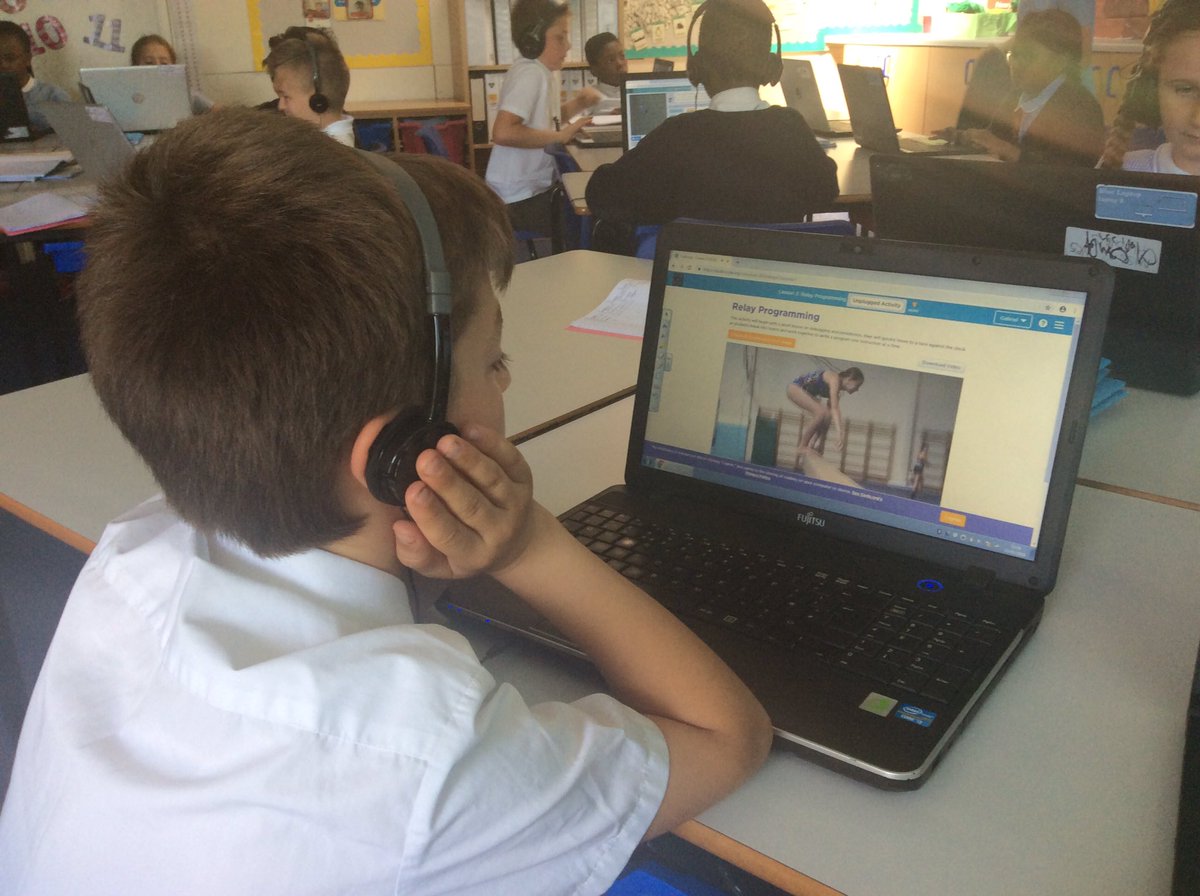 InspirationsStm's tweet image. Today we are spending time using loops within block coding. We have also made our own basketball games that included bouncing balls, sound effects, points totals and the ability to move in different directions. #STMComputing #STMY4Coding #STMY4Computing