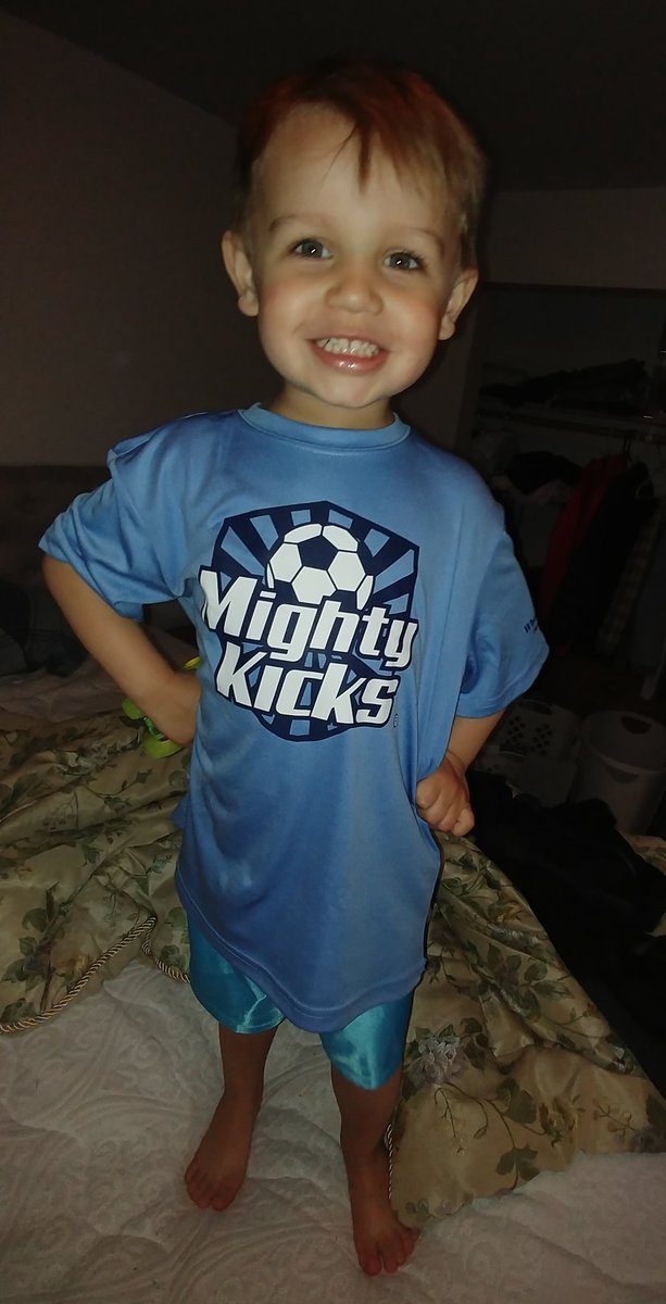 josefchirhart's tweet photo. Hey @kevinschultz15, lil man started soccer ⚽ yesterday & he loved it!!
Tell @ZackRus31447377 to watch out, Kallan's coming for his starting spot 😈👀
#kallanThomas #goBeavs #mightyKicks #ronaldoWho #futureBeav https://t.co/6u37Wod7mx