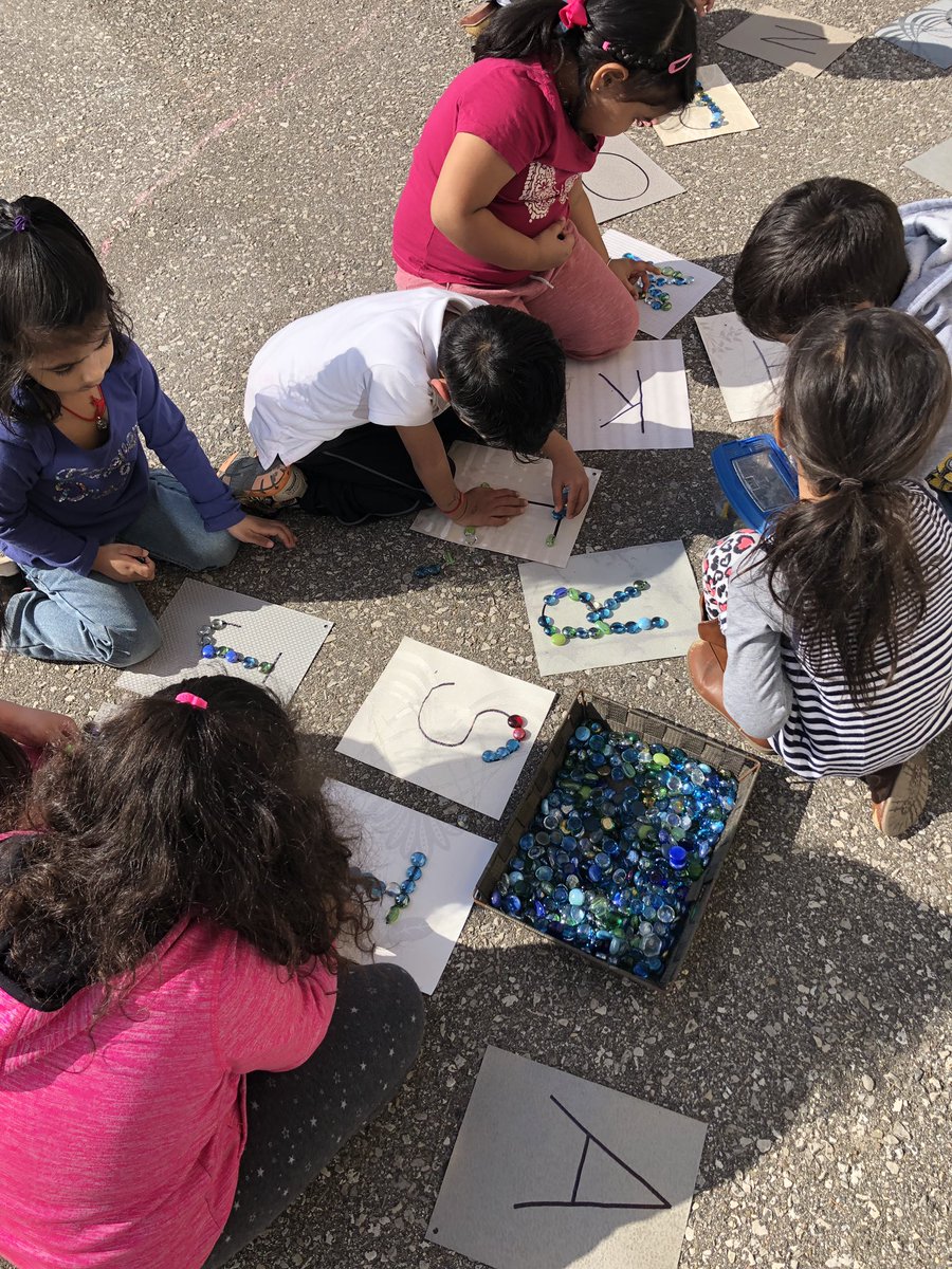 inghamkinder's tweet photo. Making letters during outdoor learning on this beautiful sunny 😎 morning @CliftonPS #Kindergarten #outdoorlearning https://t.co/pWxqXd3drk