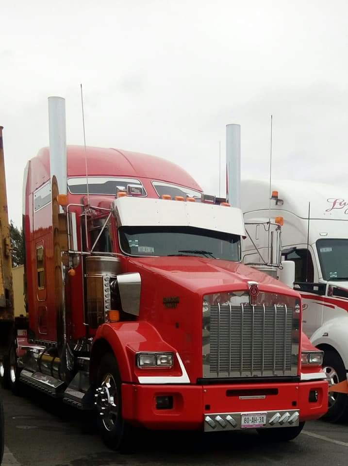 Mayxon3's tweet image. Este monton de fierros save lo que paso frio hambre sueño todo para que los demas tengan artefactos muebles víveres etc