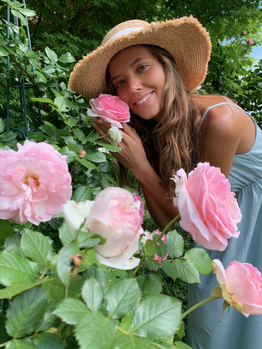 Greetings from Tokyo 😘 https://t.co/0W8fuEE2RT