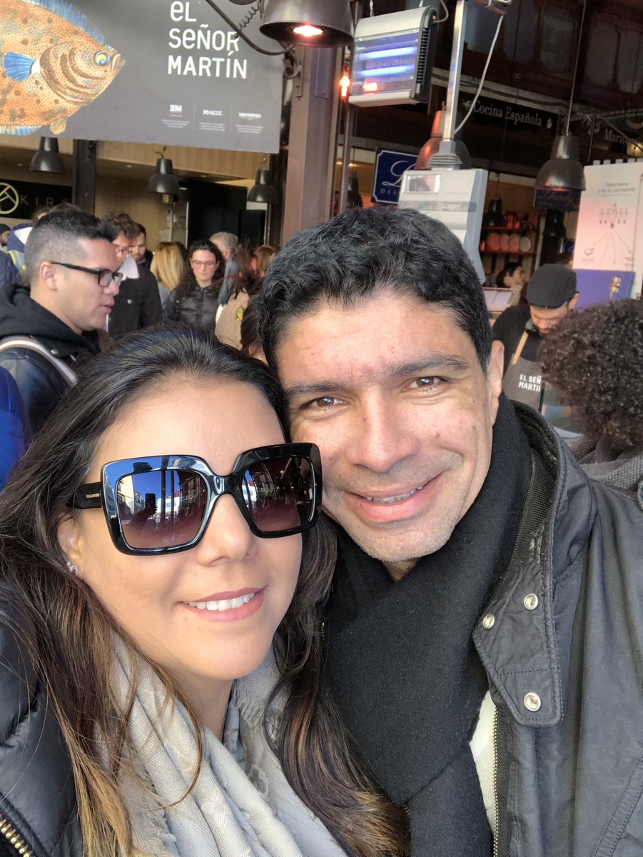 Lilian_11's tweet photo. Que Deus continue derramando bênçãos sobre vc iluminando seus passos e te protegendo, q seu ano seja cheio de alegria, paz,sabedoria,planos,saúde e mta +mta felicidade. FELIZ ANIVERSÁRIO MEU QUARENTÃO! 🎂🎊🎉🥂@Renato_11 #TeAmo #MeusRs #BoraComemorarComoSeDeve https://t.co/AA0NP9TY08