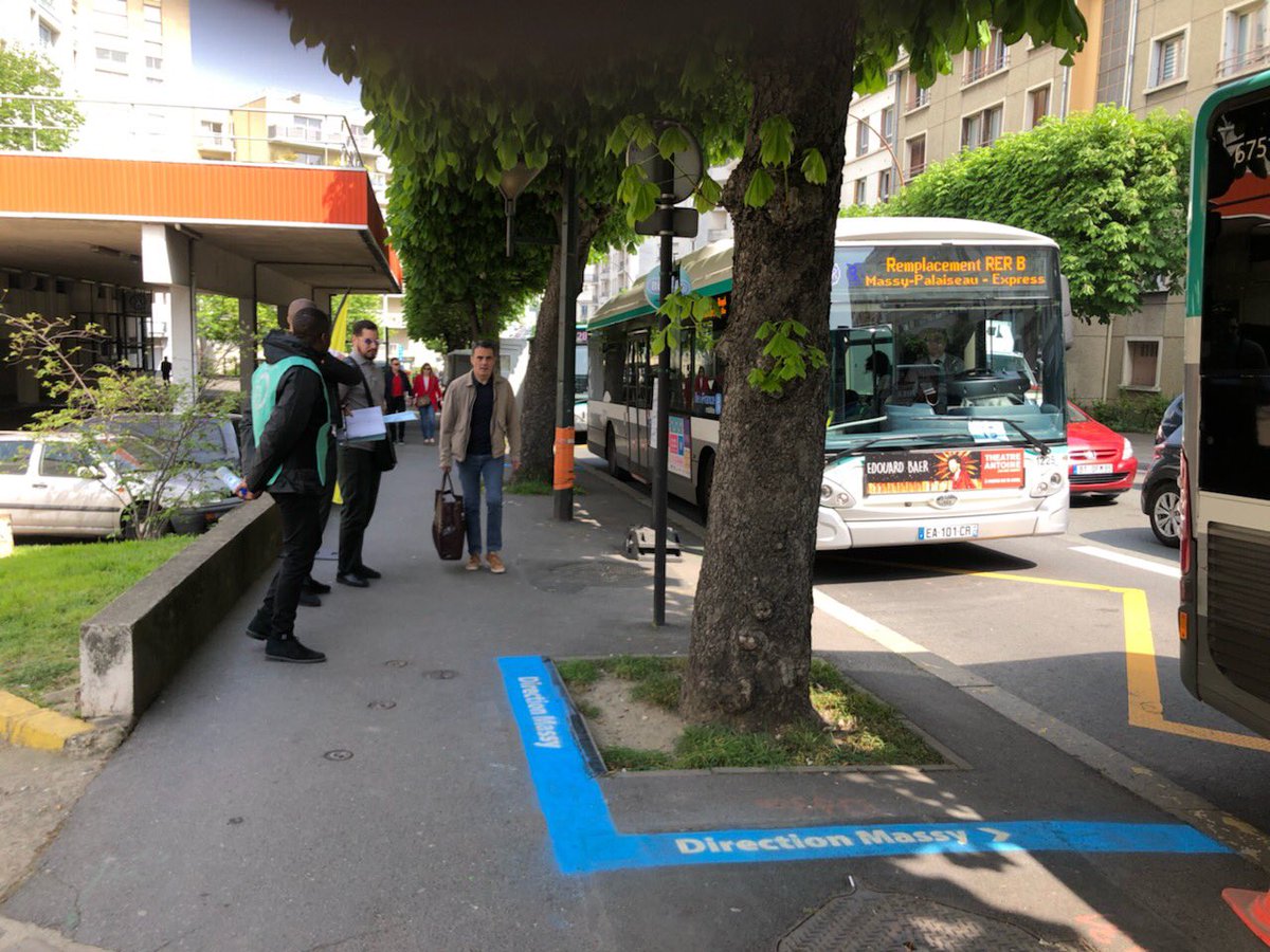 cleancomconseil's tweet photo. Nouvelle signalétique au sol en gare RER de Bourg la Reine pour la RATP!
#cleancom #cleantag #claytag #peinturebio #communication #streetmarketing #signaletique #marquageausol https://t.co/s92L8hBt4X