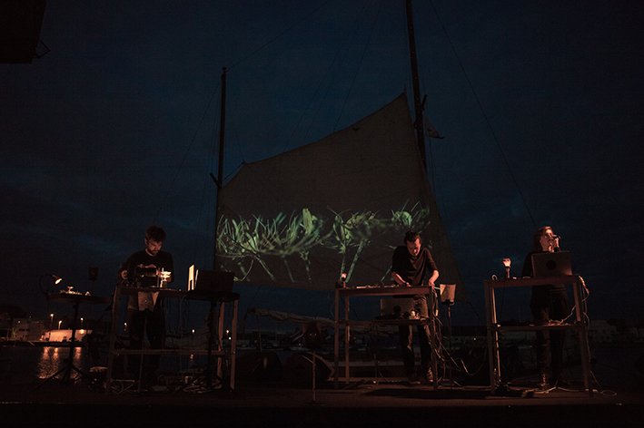 Assistez au Spectacle Oniri à l'Amer. Une fabrique d'initiatives au cœur du Vercors où la création aura passé une semaine de résidence pour aboutir à une restitution le soir du 27 juin.
helloasso.com/associations/o…
 <a href="/helloasso/">HelloAsso</a>