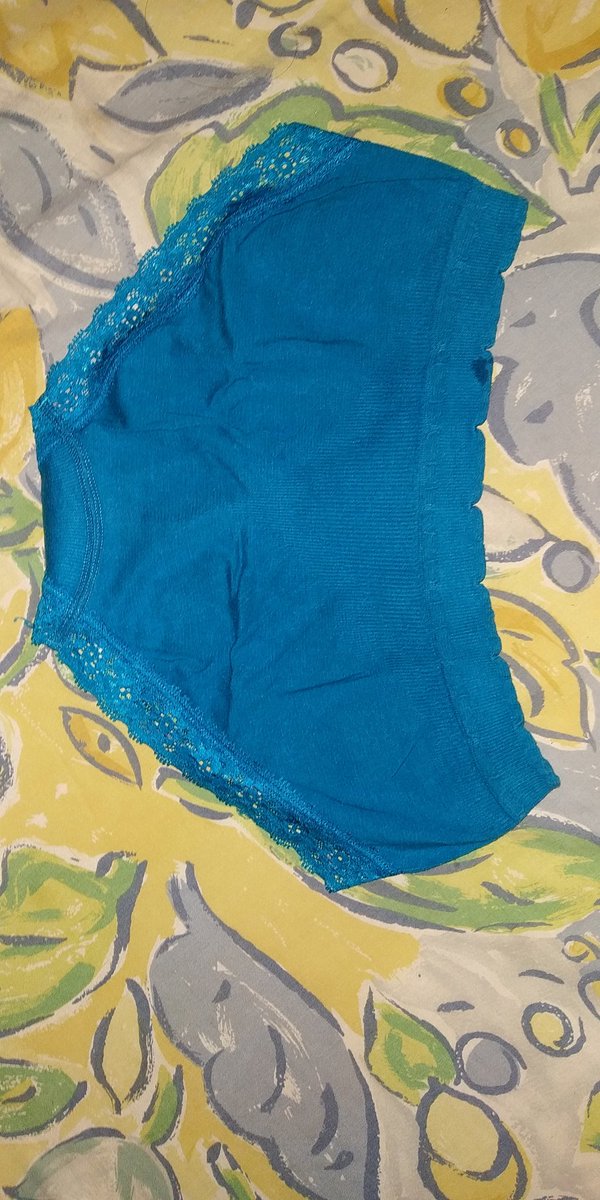 Cd punya tante gw lagi merk sorex renda-renda.