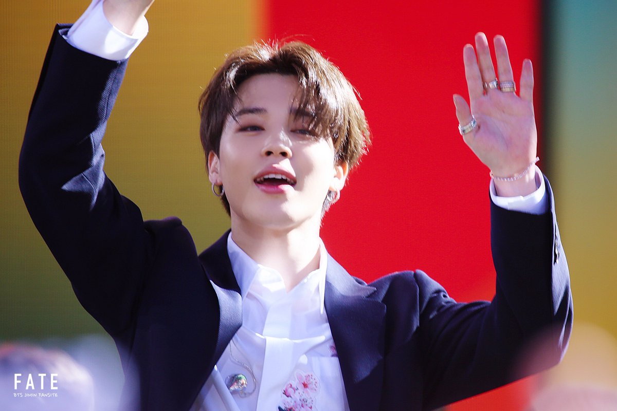 fate_jimin's tweet photo. 190515 GMA HD

#방탄소년단 #BTS #지민 #JIMIN @BTS_twt https://t.co/rgMaHelkZy
