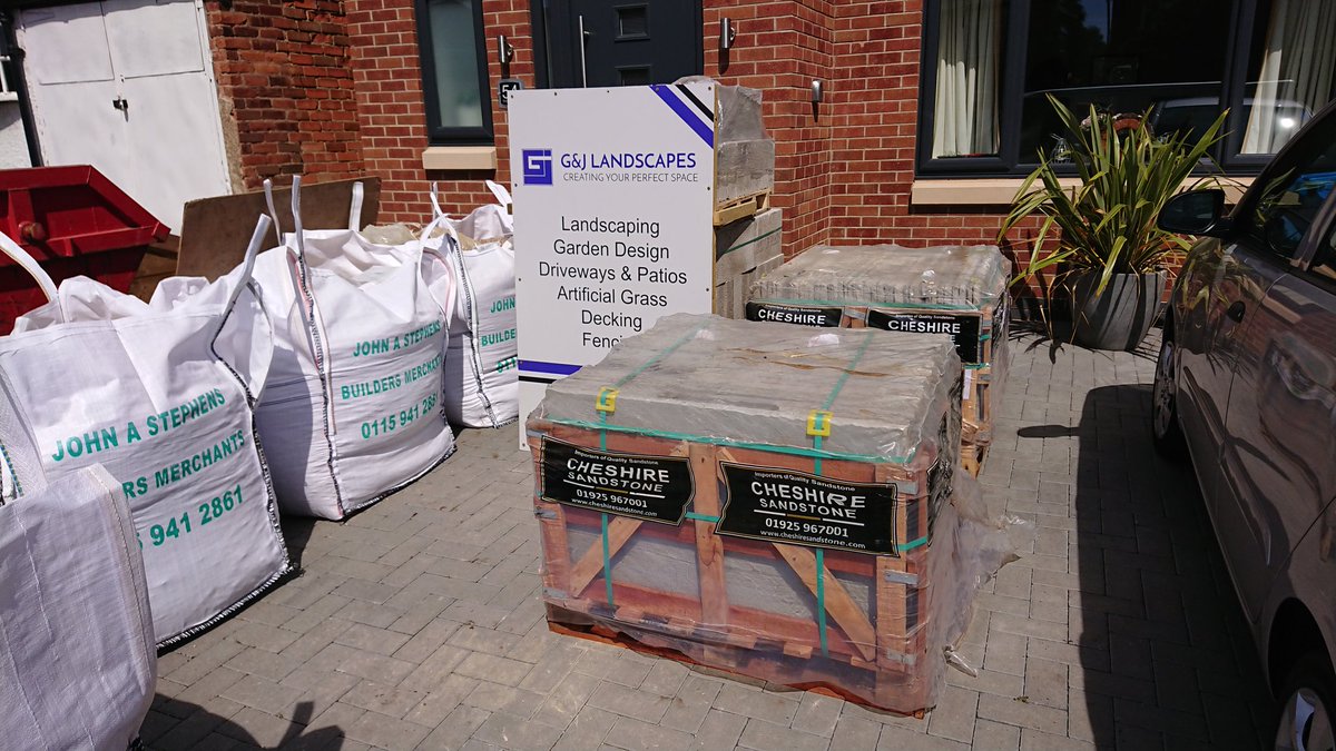 Big thank you to <a href="/Smevwack/">Sam Smethurst</a> &amp; @markhollywood83 <a href="/SandstoneUK/">Cheshire Paving Stones</a> 👍 Spot on service as usual 👏👏