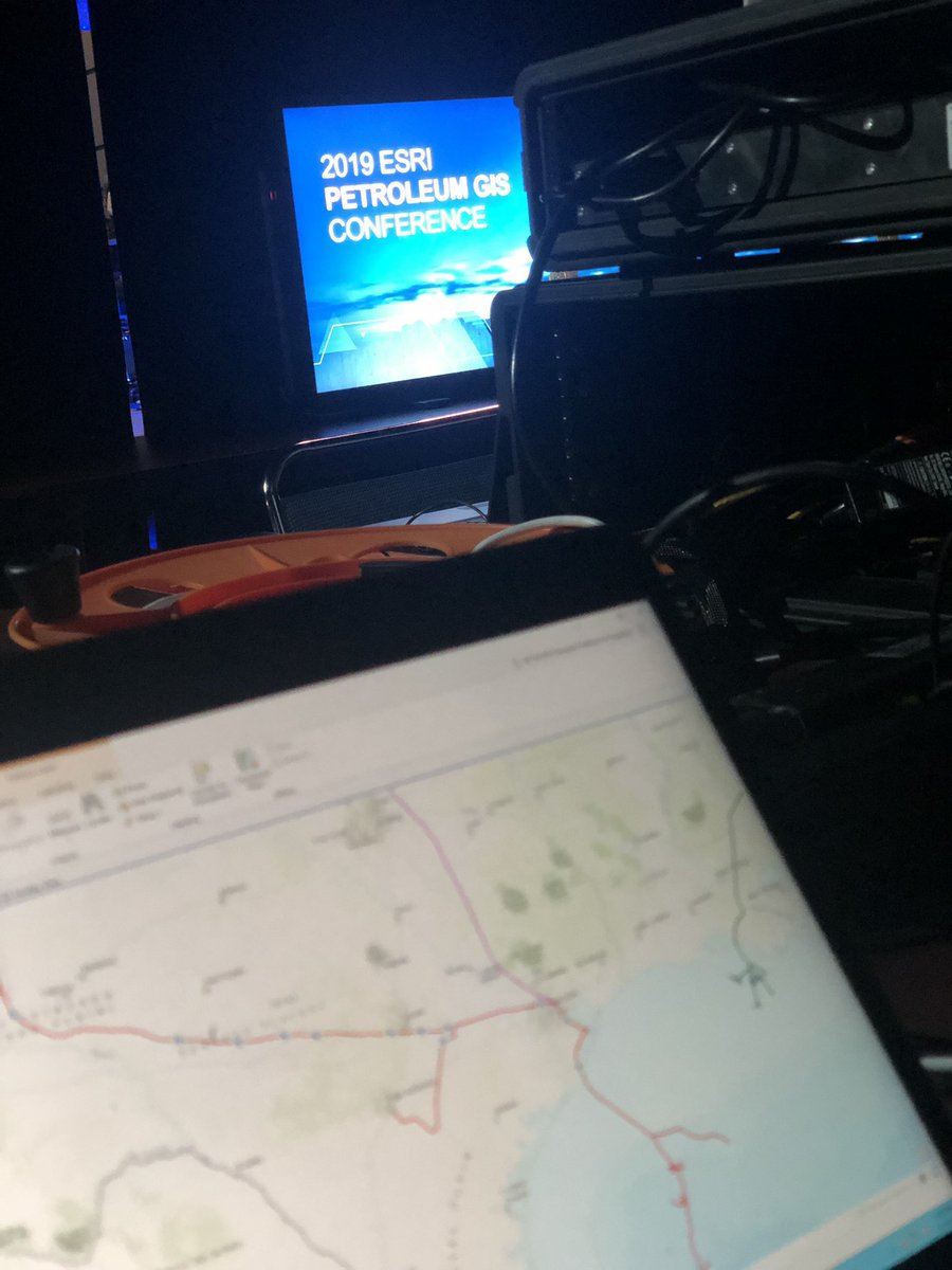 _JeffAllen_'s tweet photo. Game time... #EsriPUG #Pipeline https://t.co/K2gM5pwb5V