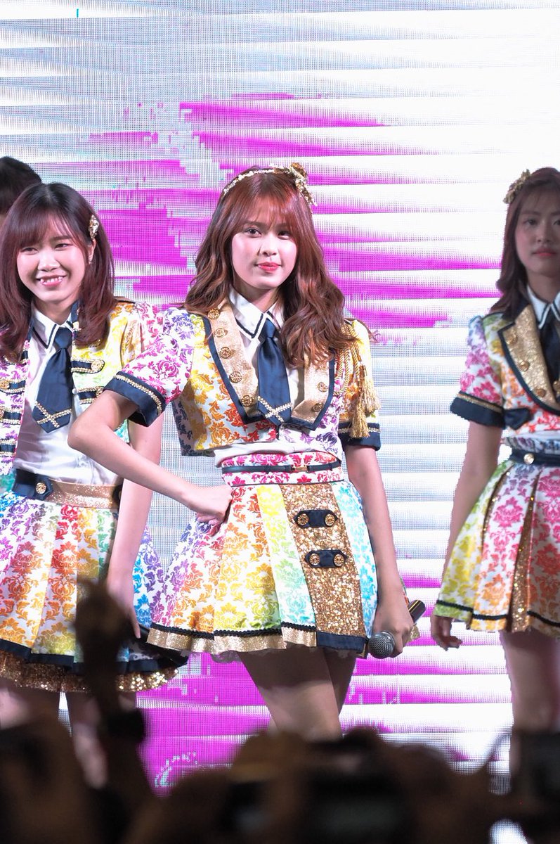 48_mellow's tweet photo. ตู้เพลง อะไรทำไมน่ารัก 🎶🎵🎤🎤🌈🌈
The Ska x BNK48 14/04/2019 Central World
ติดตามน้องโมบาย ได้ที่ Mobile BNK48
Page Facebook
https://t.co/yOqWVycBR2
Instagram
https://t.co/dC1stPLgEU
#MobileBNK48
#TheSkaxBNK48
#BNK48
#Mellow48
//TaMaO https://t.co/PjwGXq4DVf