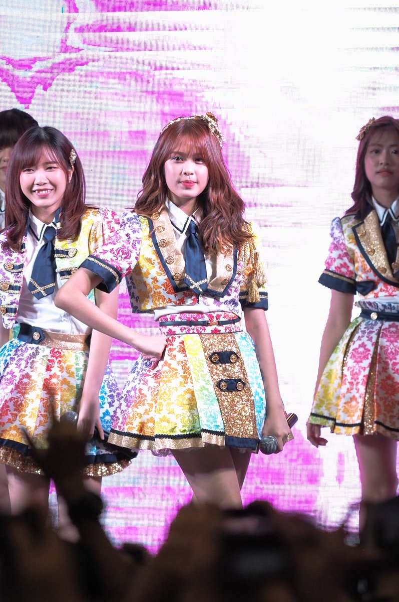 48_mellow's tweet photo. ตู้เพลง อะไรทำไมน่ารัก 🎶🎵🎤🎤🌈🌈
The Ska x BNK48 14/04/2019 Central World
ติดตามน้องโมบาย ได้ที่ Mobile BNK48
Page Facebook
https://t.co/yOqWVycBR2
Instagram
https://t.co/dC1stPLgEU
#MobileBNK48
#TheSkaxBNK48
#BNK48
#Mellow48
//TaMaO https://t.co/PjwGXq4DVf