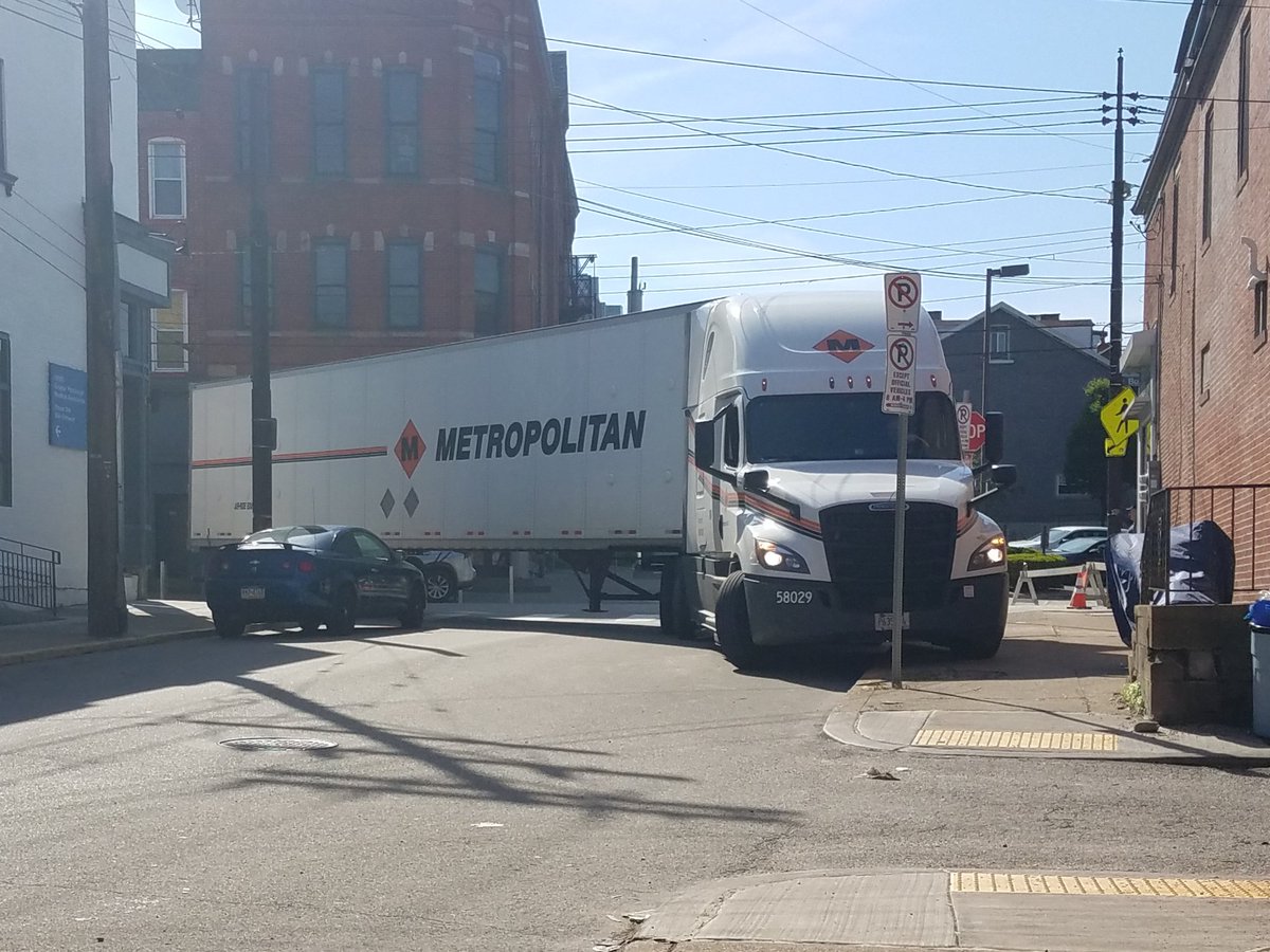 ErokEric's tweet photo. This truck has been stuck on 43rd st at Butler for awhile because that one car at the corner is illegally parked. But let's keep arguing about bike lanes. https://t.co/NWx6iigKSd