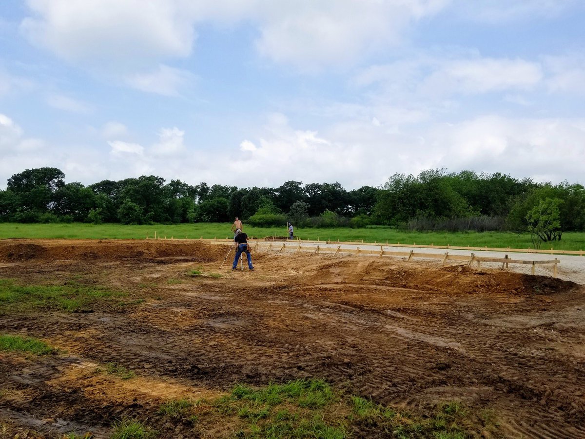 hrpservices's tweet photo. Forms up on the next one, still need plumbing, beams and footing dug out, poly, rebar, then pour. Main building is 40x85x12, and a 25x31 apartment will hip into the main building on the side. #Covington #texas #steelconstruction #HRPServices https://t.co/zTa0djcdnC