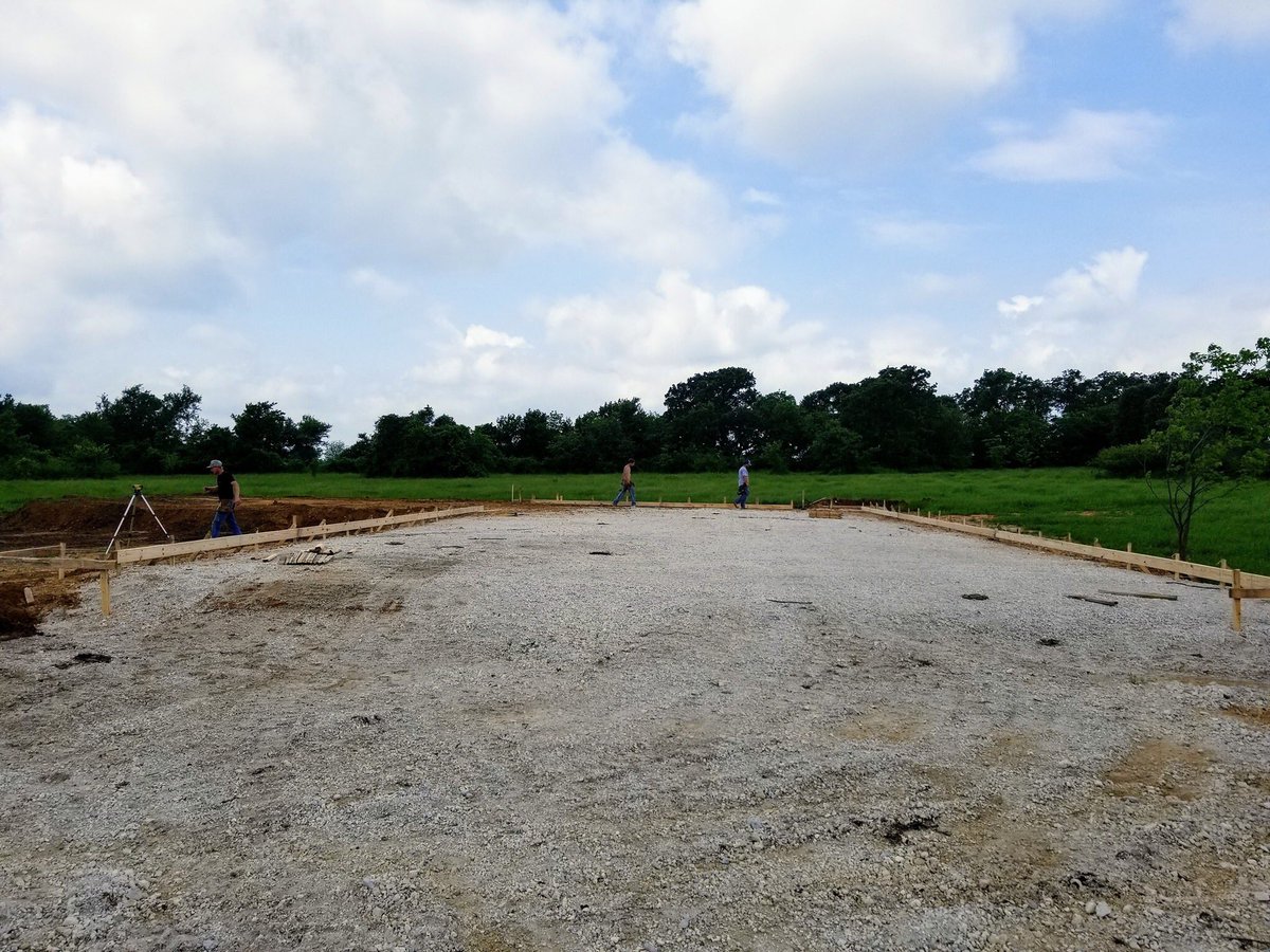 hrpservices's tweet photo. Forms up on the next one, still need plumbing, beams and footing dug out, poly, rebar, then pour. Main building is 40x85x12, and a 25x31 apartment will hip into the main building on the side. #Covington #texas #steelconstruction #HRPServices https://t.co/zTa0djcdnC