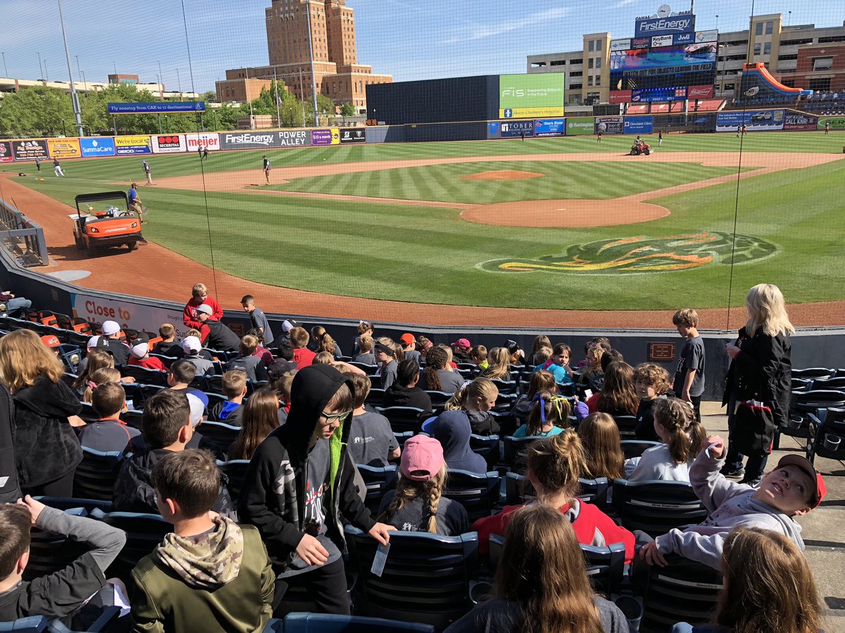 NolleyElem's tweet photo. 4th graders are enjoying a beautiful day at the Rubberducks game! @AkronRubberDuck https://t.co/P8iFuim0FW