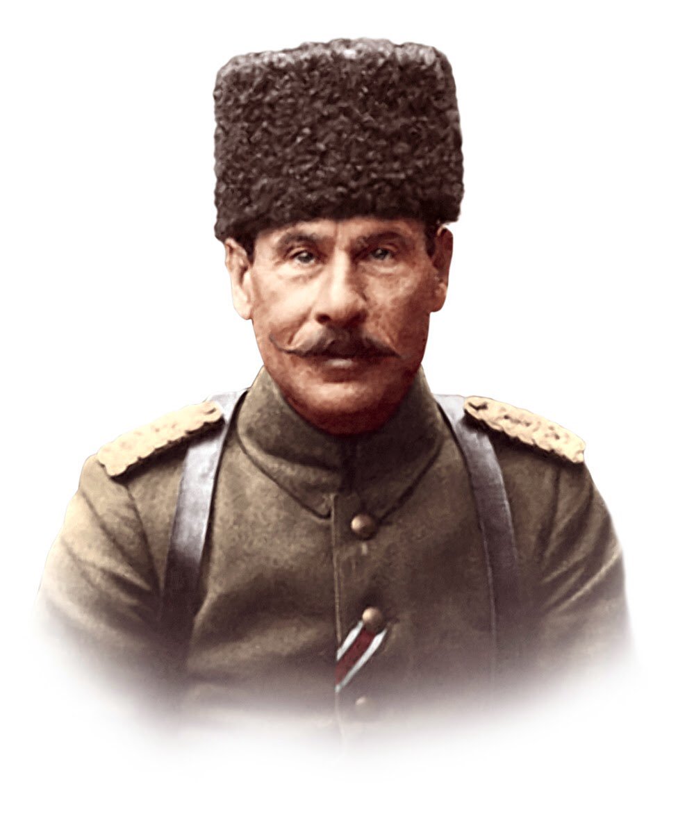 HasanTahsin‘in ilk kurşunu üzerine Yunanlılar Orduevini bastı.
Esir aldıkları Süleyman Fethi Bey’den, halkın önünde Vito (Yaşa) Venizelos diye bağırması istendi, son sözü Kato (Kahrol) Venizelos oldu.
Defalarca süngülenerek şehit edildi. Naaşını denize attılar. Naaşı bulunamadı😔