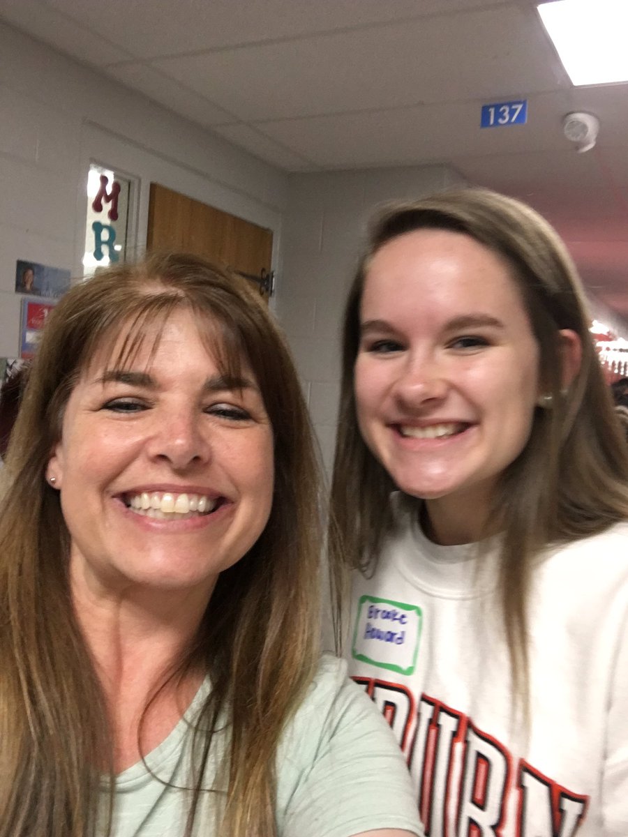 JennyBowmanJFB's tweet photo. Senior Walk at JFB! So...much...FUN! @Kings_Schools @JFBKnights https://t.co/PqjSwdXrRx
