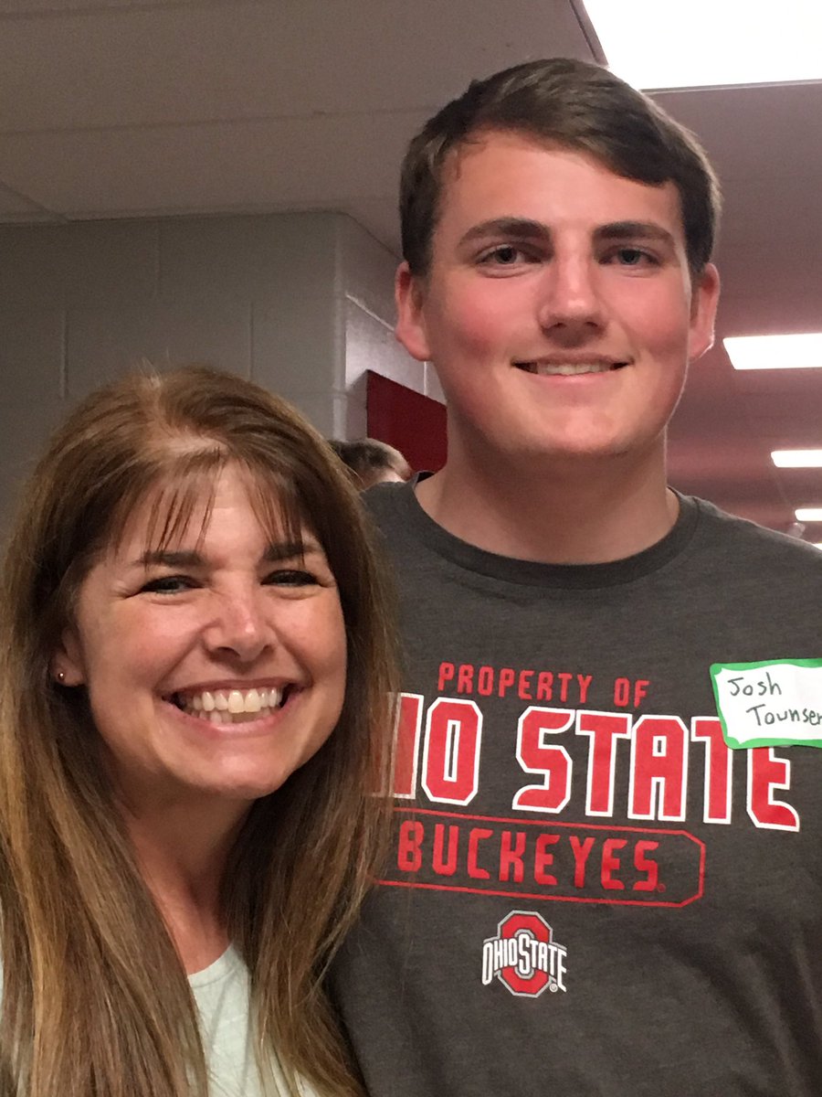 JennyBowmanJFB's tweet photo. Senior Walk at JFB! So...much...FUN! @Kings_Schools @JFBKnights https://t.co/PqjSwdXrRx