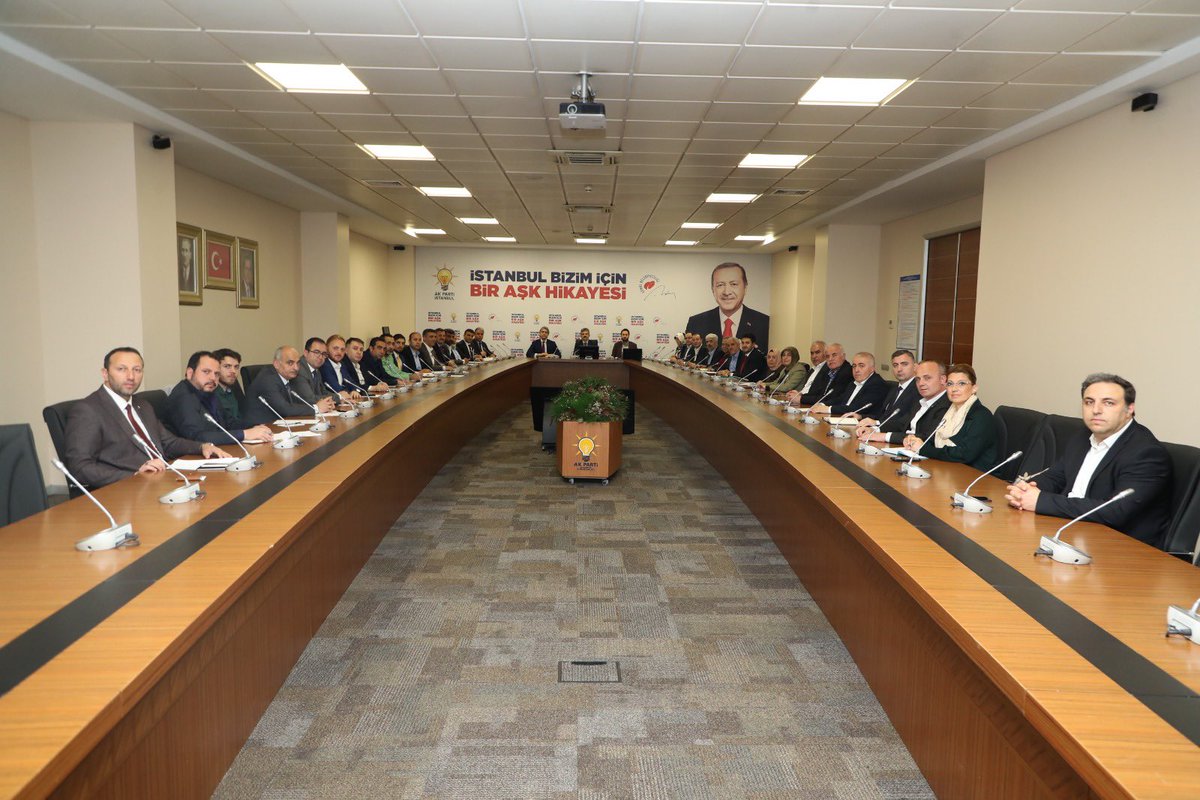 İlçe Sivil Toplum ve Halkla İlişkiler Birim Başkanları toplantımızı İstanbul Milletvekilimiz Sn. Mustafa Demir Bey'in Katılımıyla İl Başkanlığımızda gerçekleştirdik.