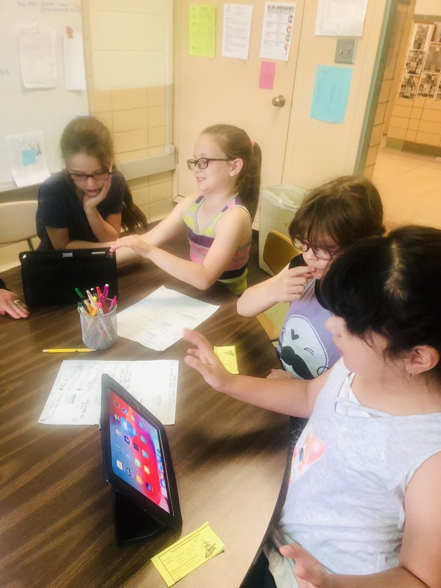 TheMeganLady's tweet photo. Working hard completing community projects in our room today! 🌾We have some GREAT peer helpers!🙌☺️ 💛 #abilene5starschools #learningtogether https://t.co/2JKMG5hXRb